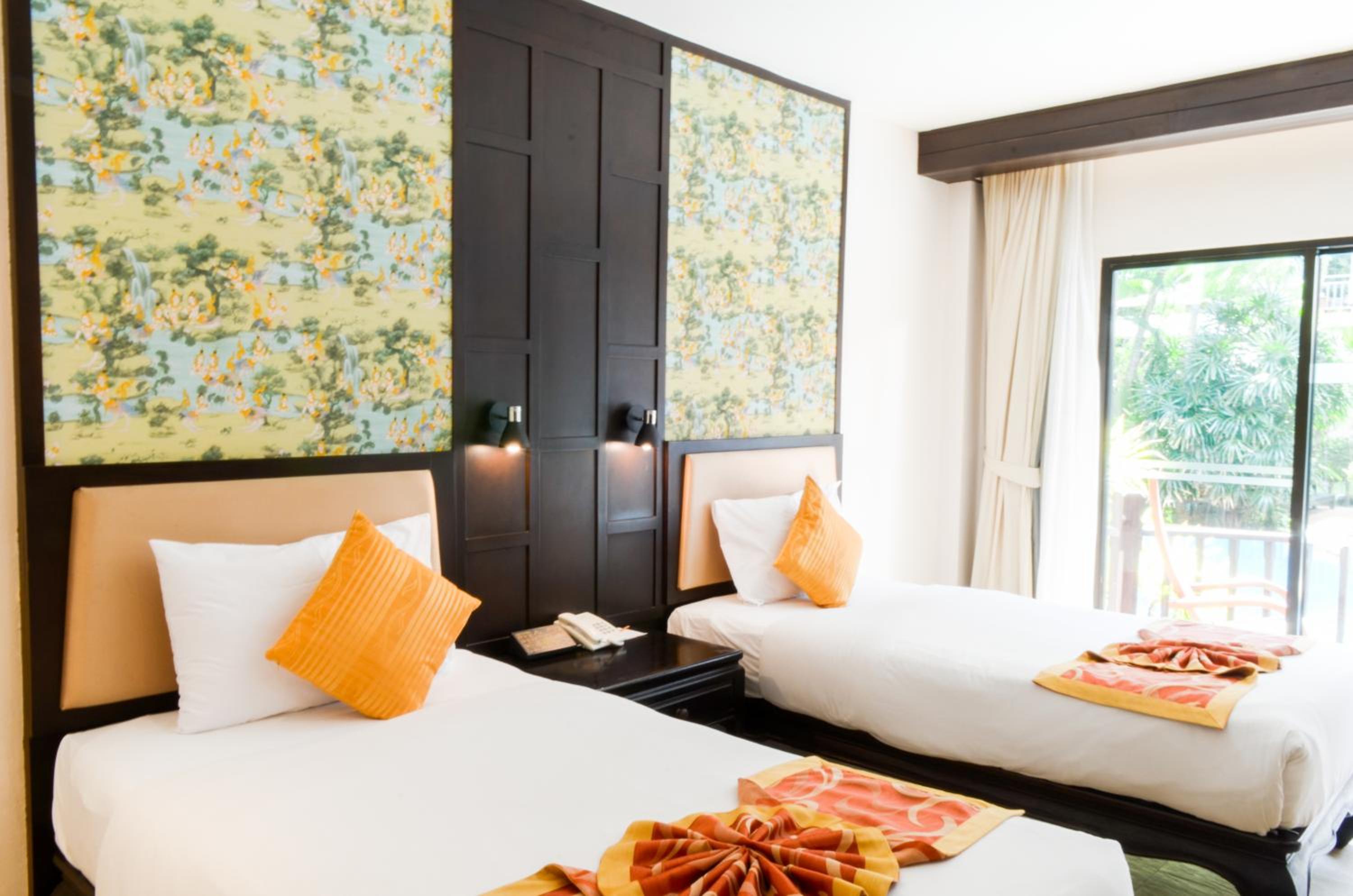 Grand Deluxe Double or Twin Room with Pool Access - Photo 8