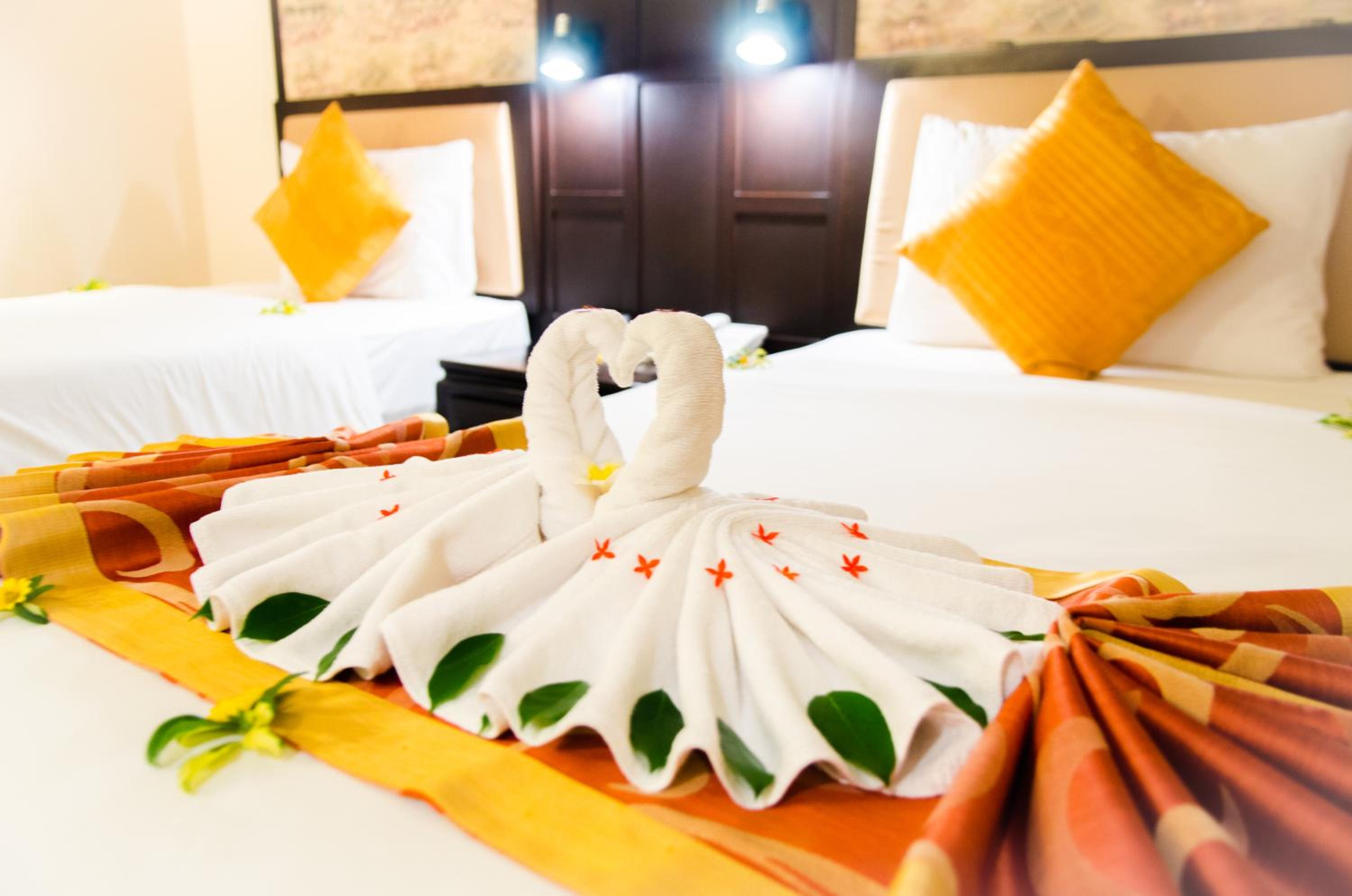 Grand Deluxe Double or Twin Room with Pool Access - Photo 7