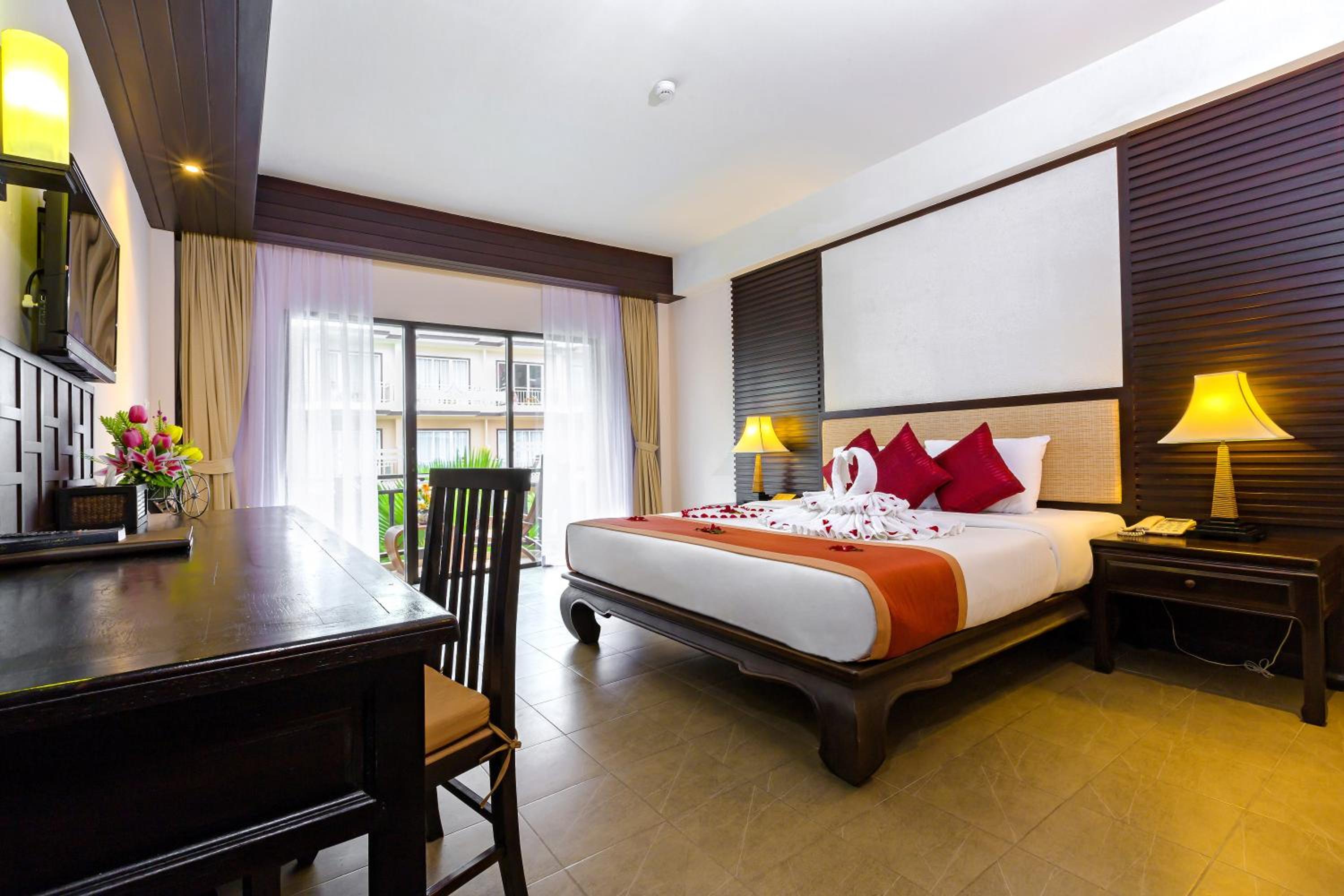 Deluxe Double or Twin Room with Pool View - Photo 4