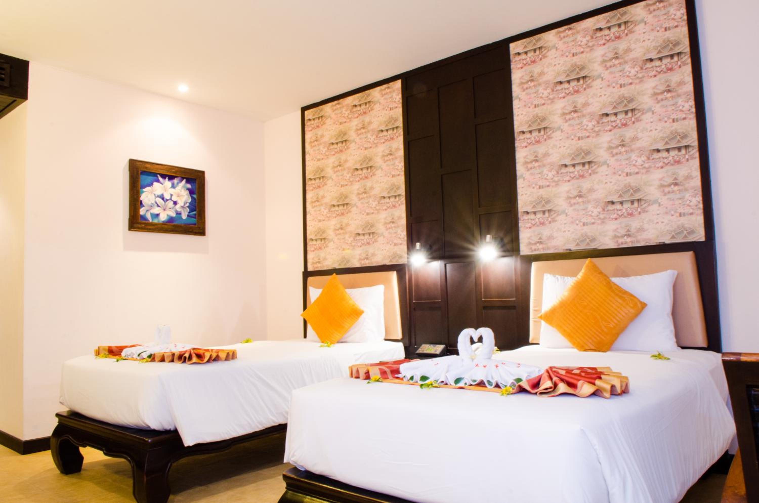 Grand Deluxe Double or Twin Room with Pool Access - Photo 9