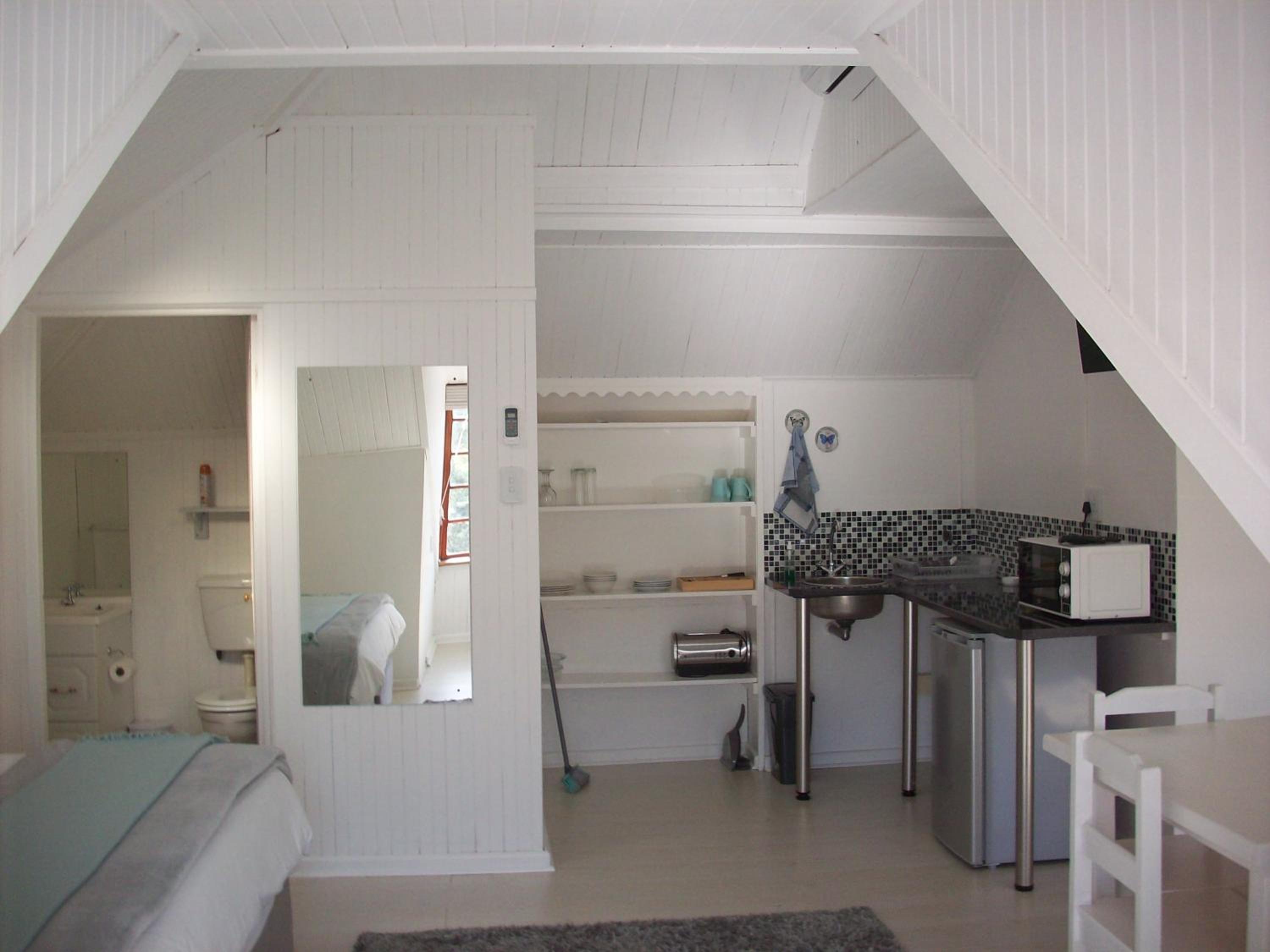 Deluxe Double or Twin Room with Pool View photo 3