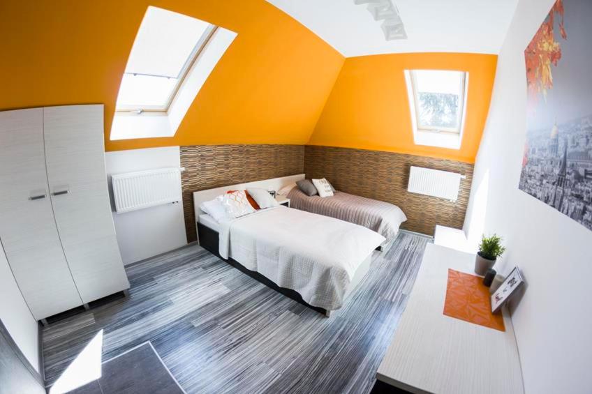 Twin Room - Photo 4