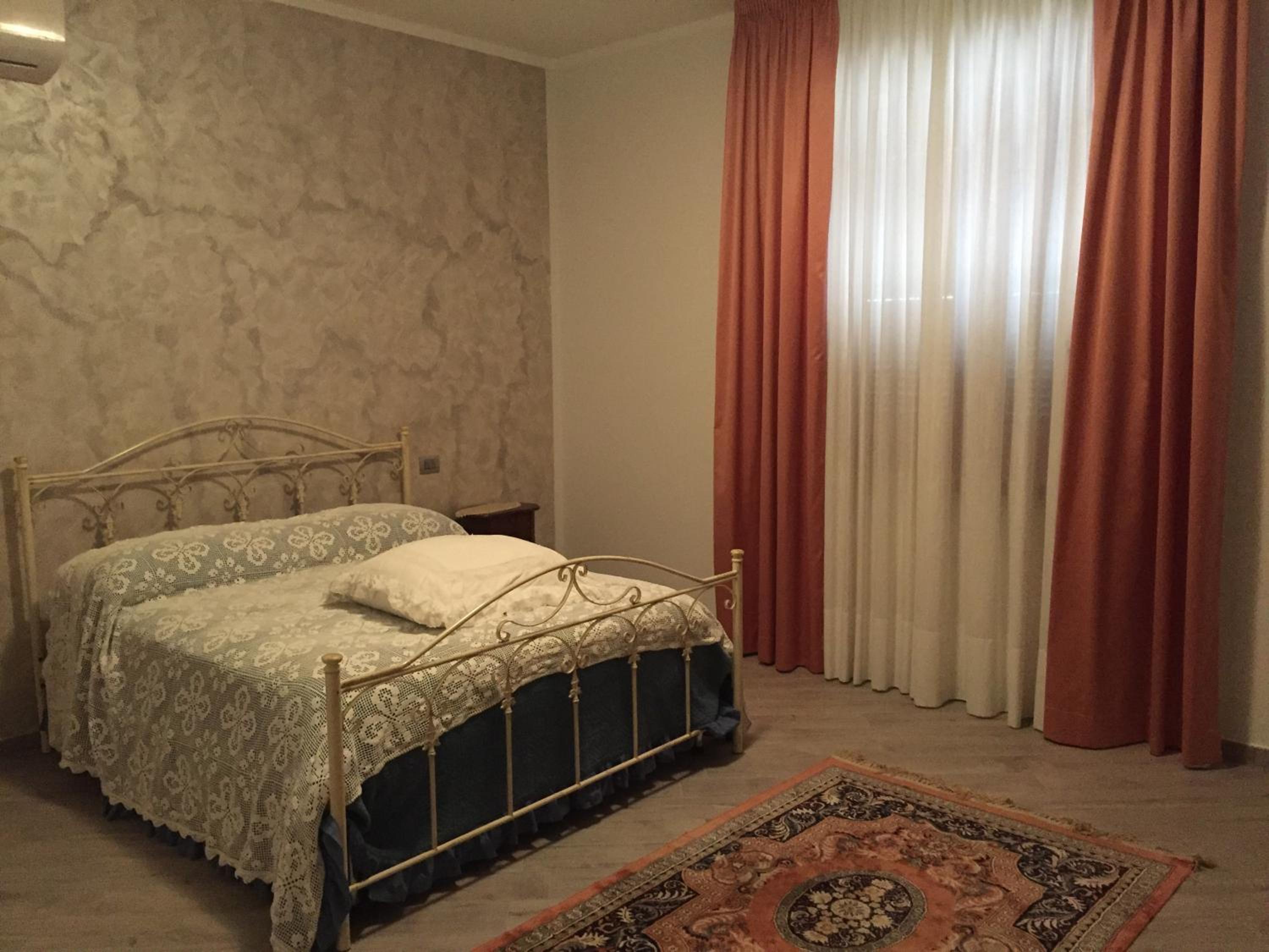 Double Room - Photo 17