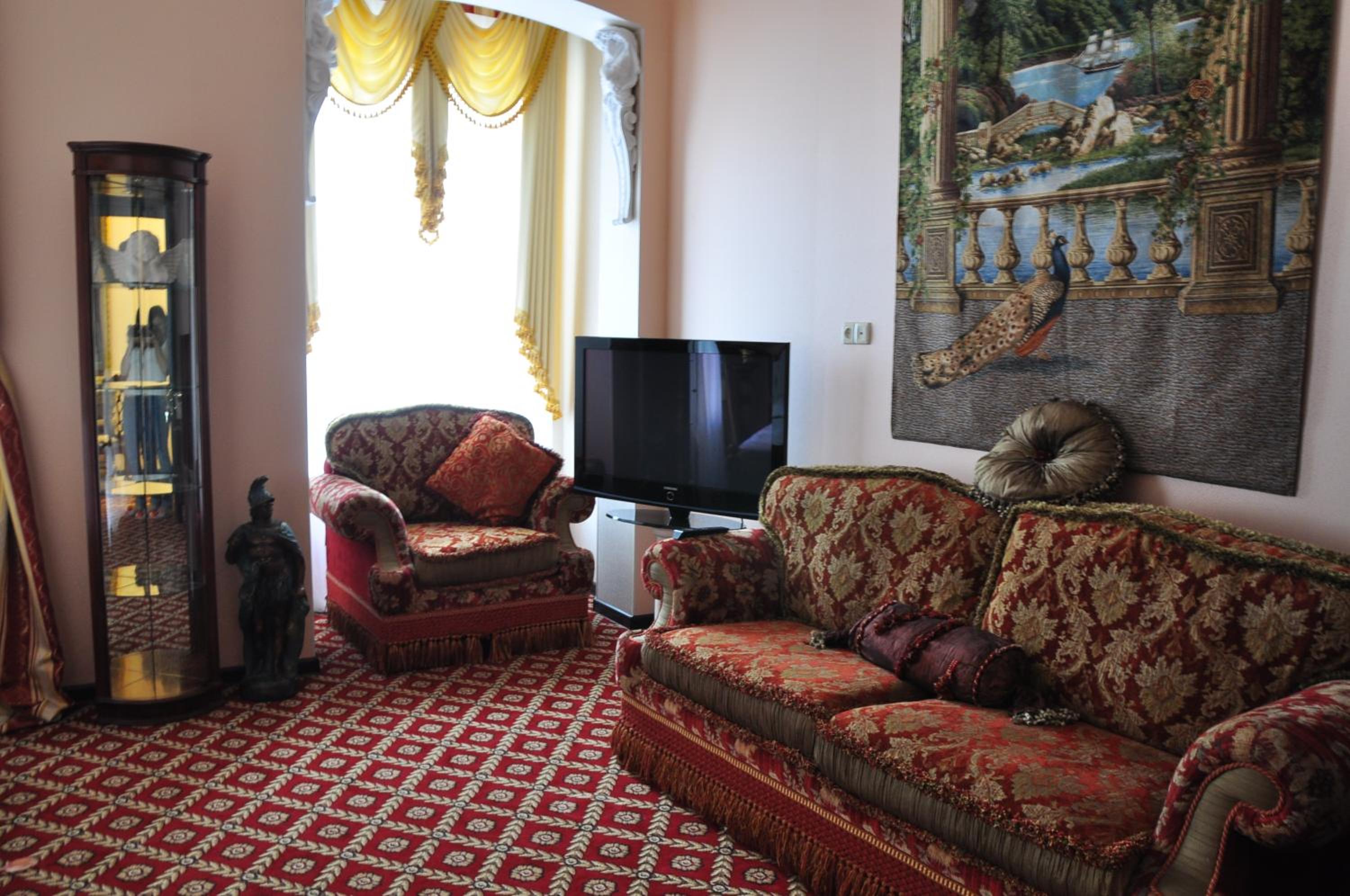 Family Room photo 3