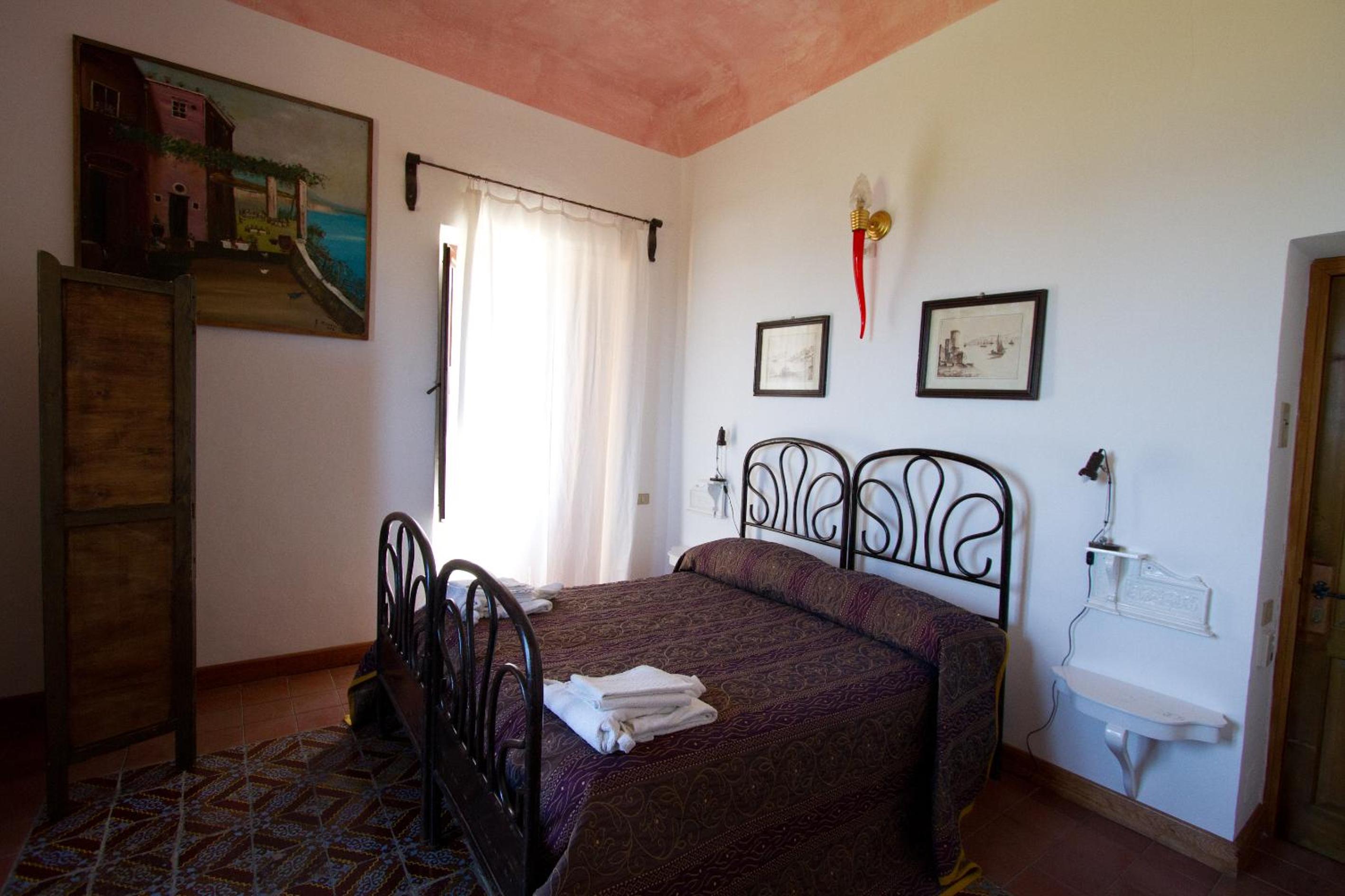 Double or Twin Room with Private Bathroom photo 2