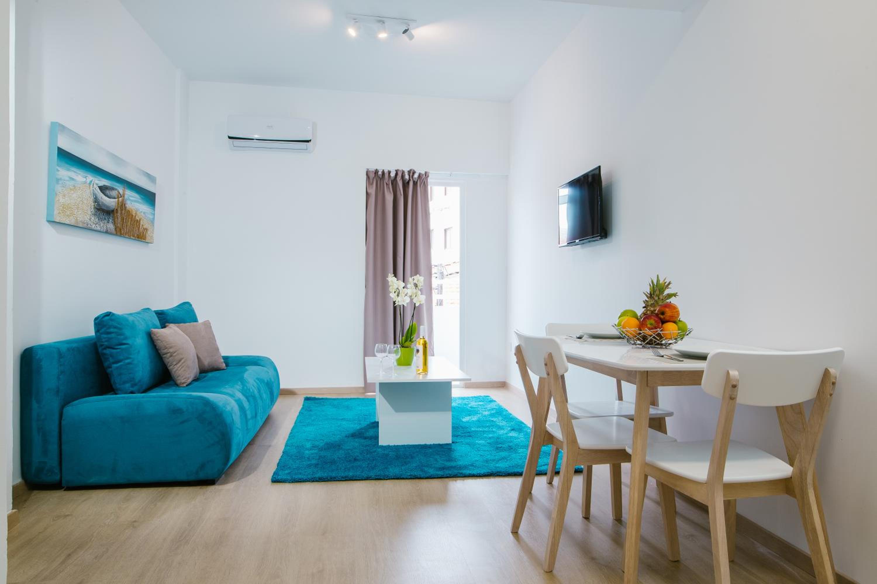 One-Bedroom Apartment - Photo 1