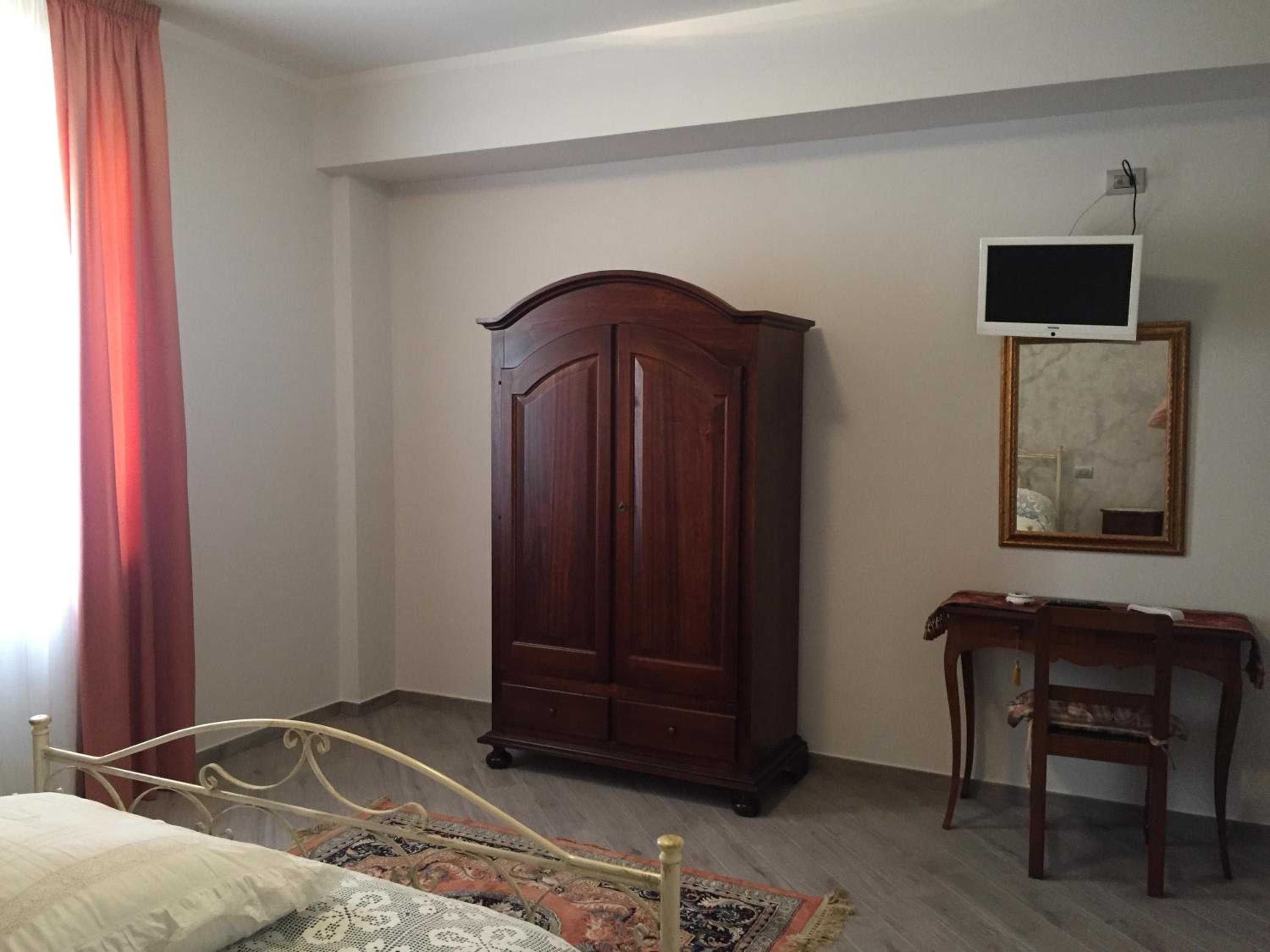 Double Room - Photo 12