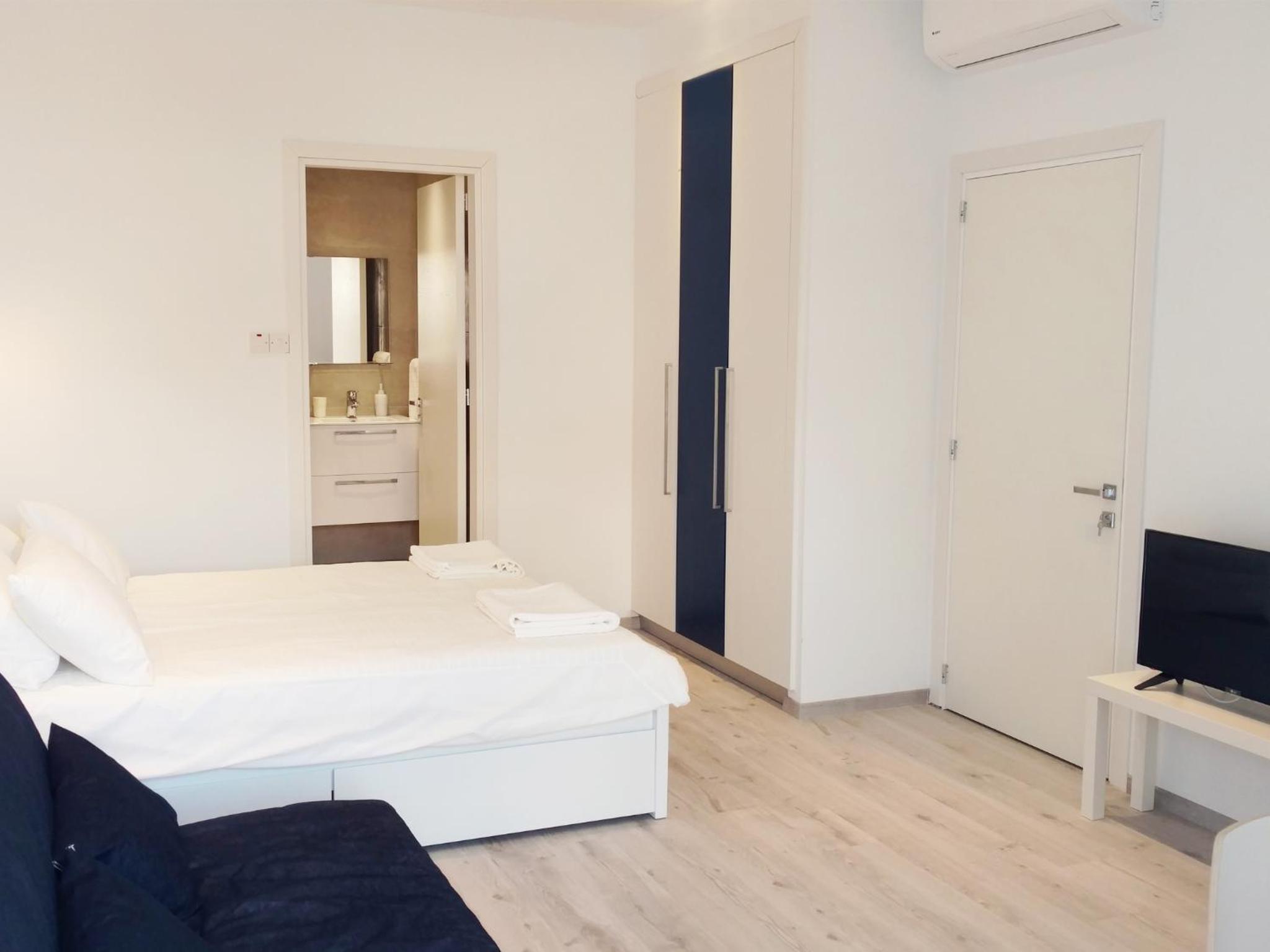 Studio Apartment photo 1