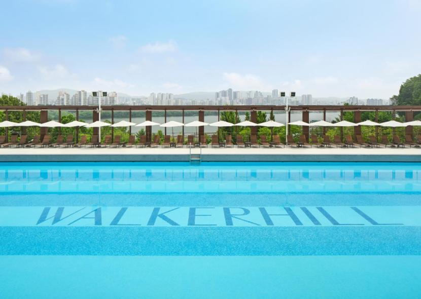 [Summer PKG] Club Suite Twin River View with Outdoor Pool 1st Session and Poolside Combo - Extra Charge for Kid's Pool Access
