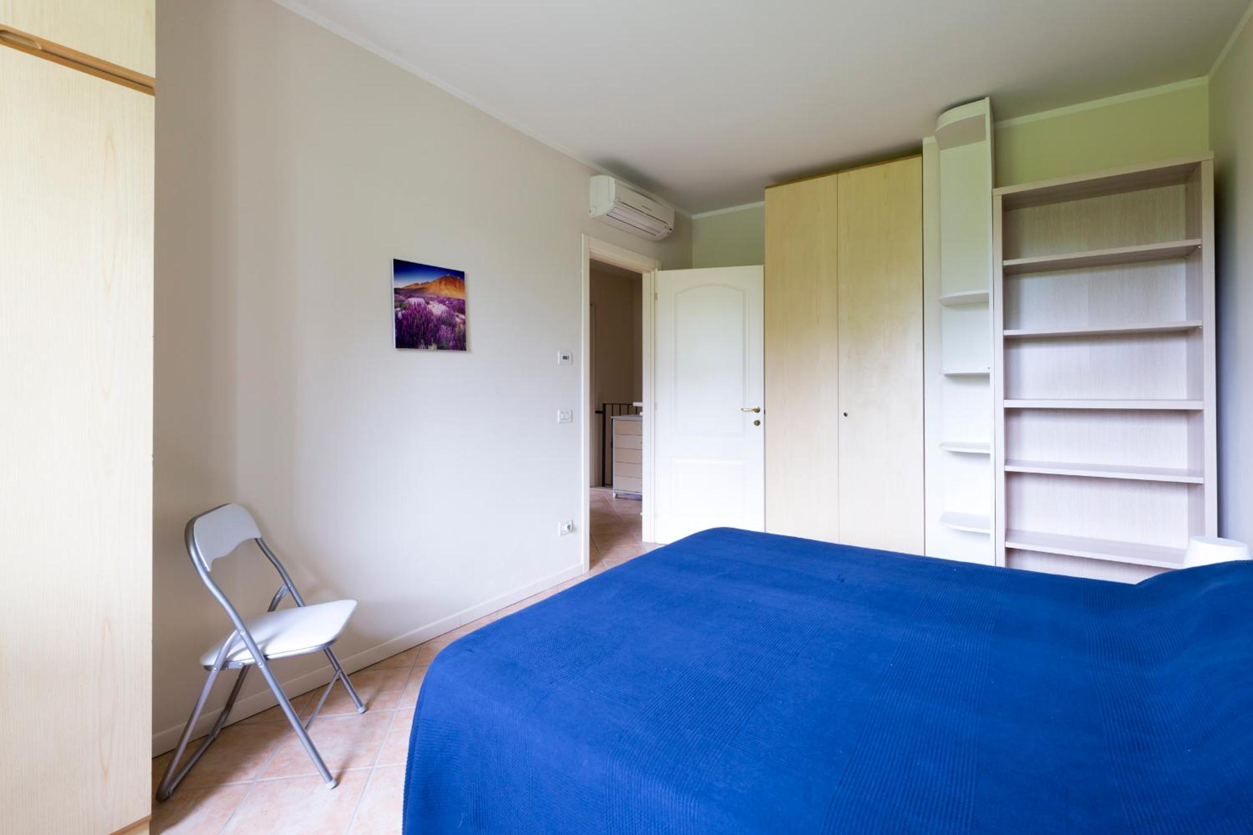 Three-Bedroom House photo 3