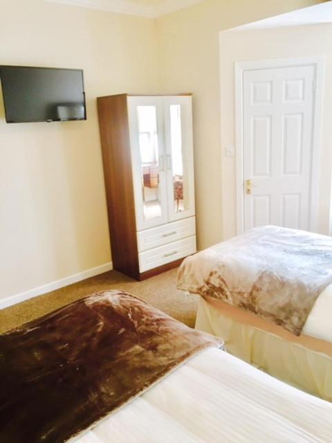 Twin Room with Private Bathroom