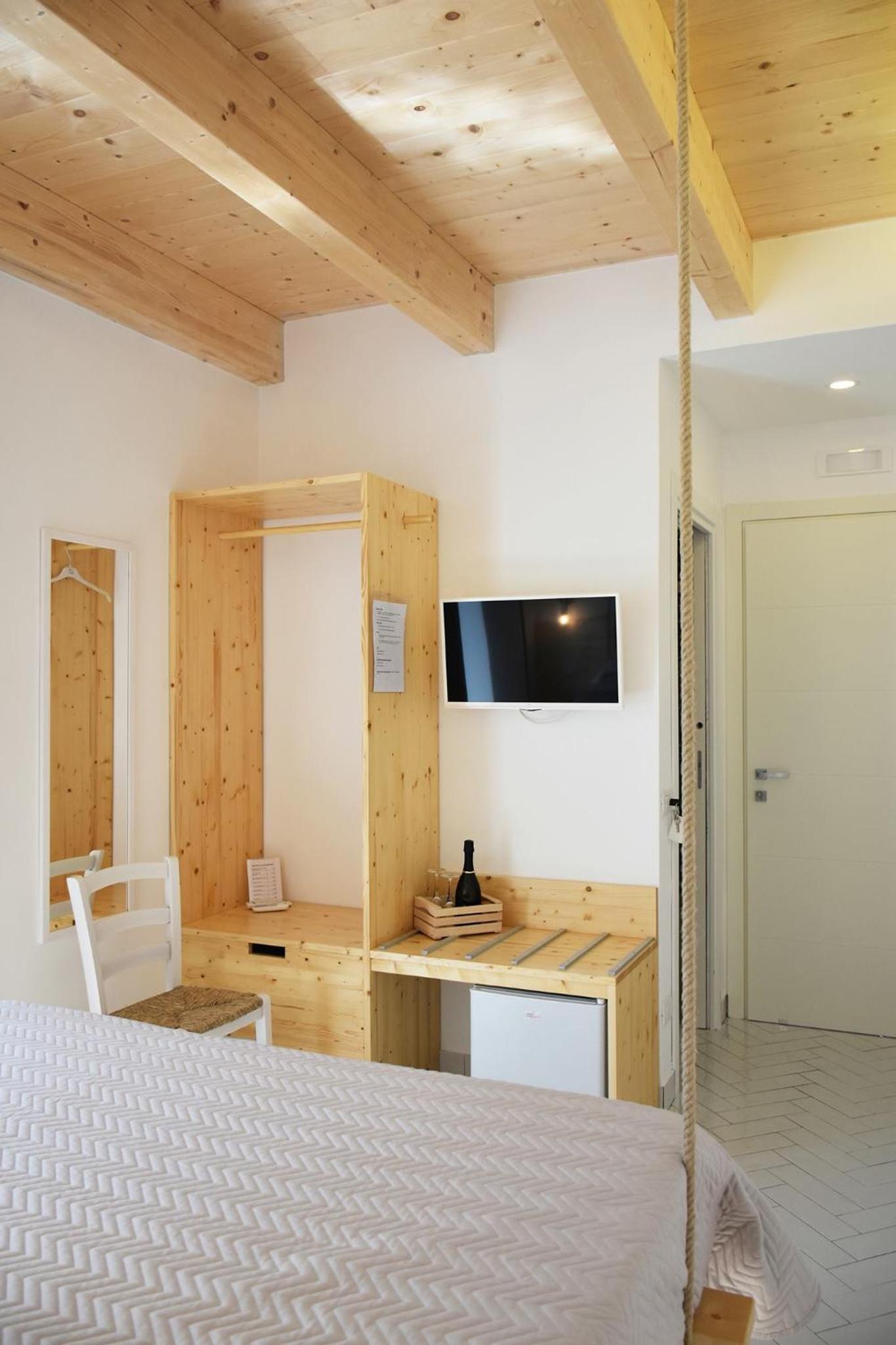 Comfort Double Room with Balcony - Photo 4