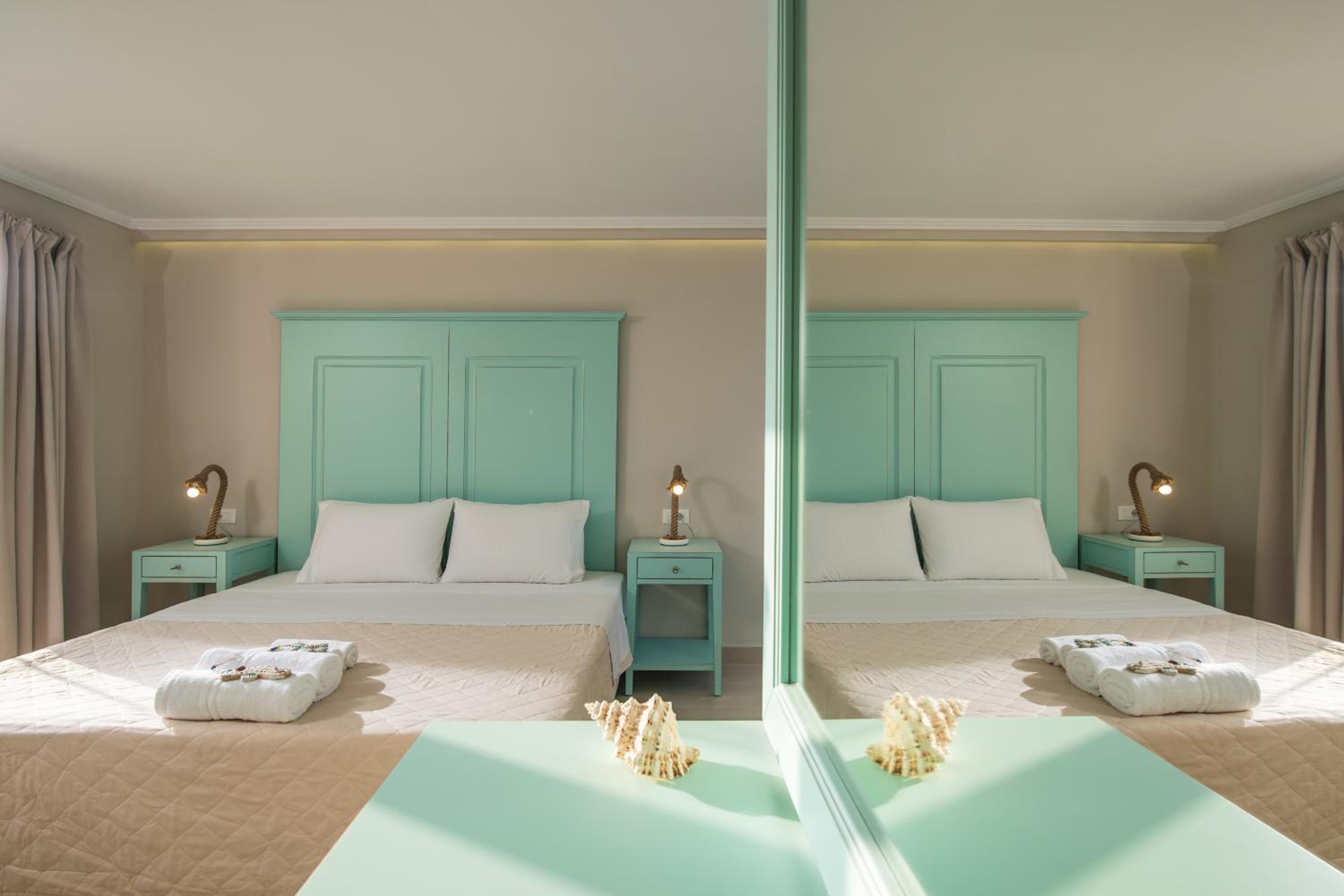 Superior Suite with Outdoor Hydrojet and Sea View - Photo 3