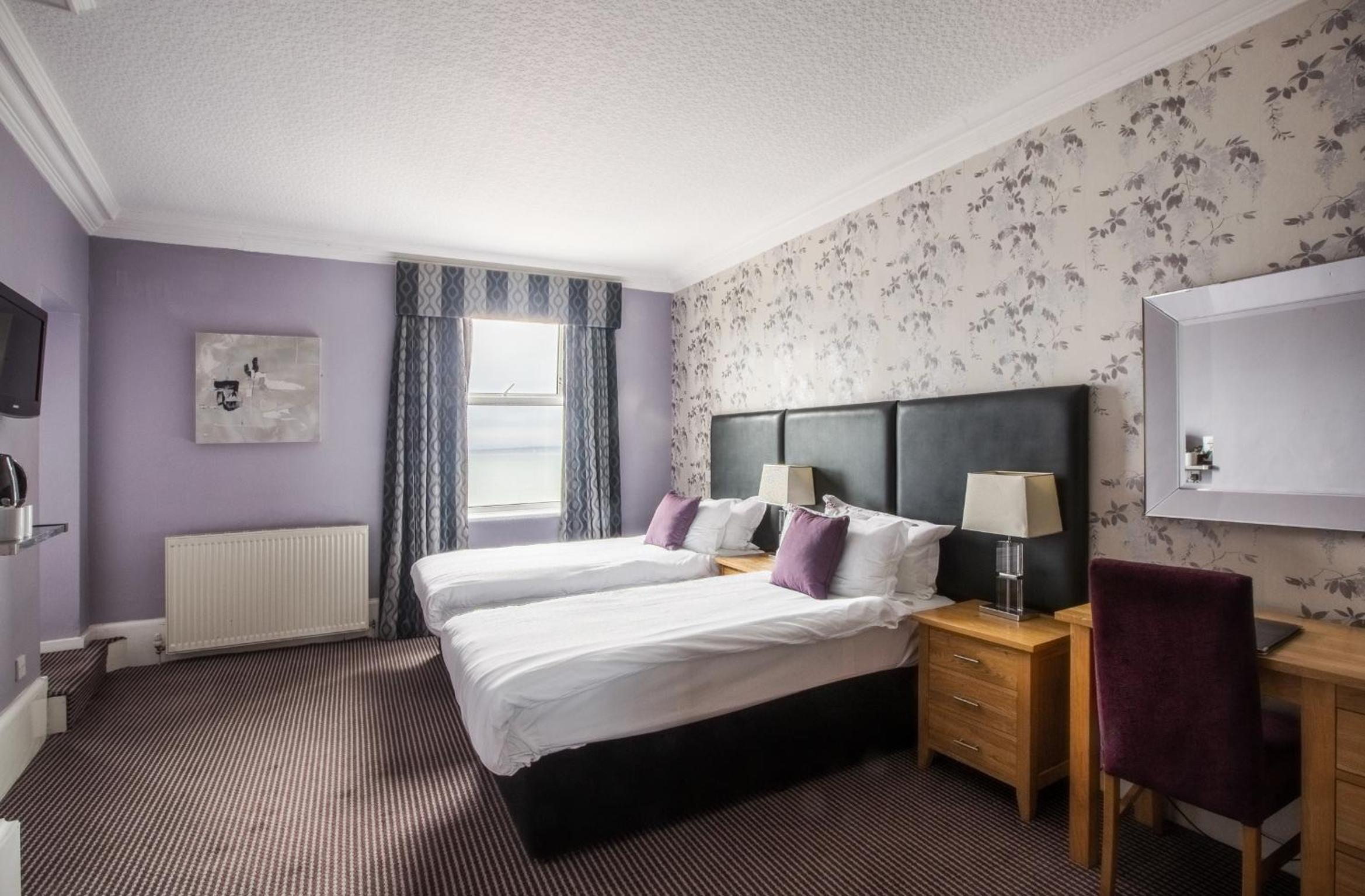 Standard Twin Room - Photo 4