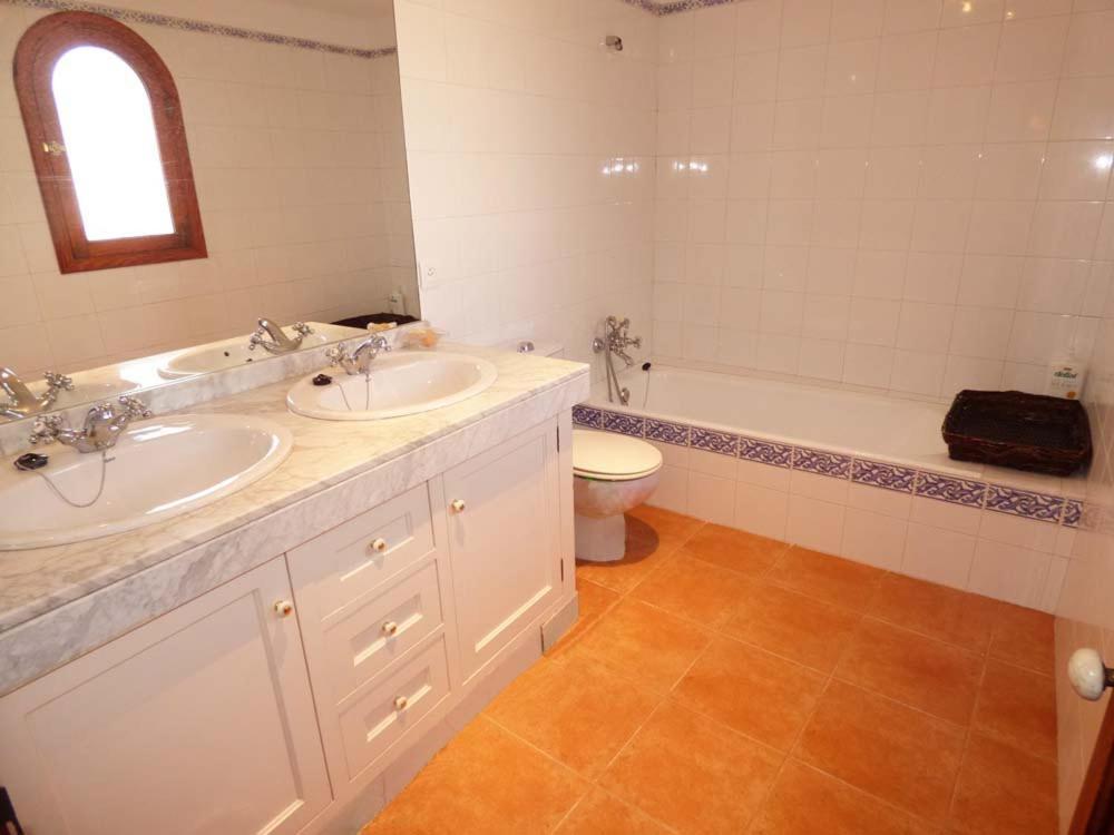 Three-Bedroom Townhouse - Photo 2