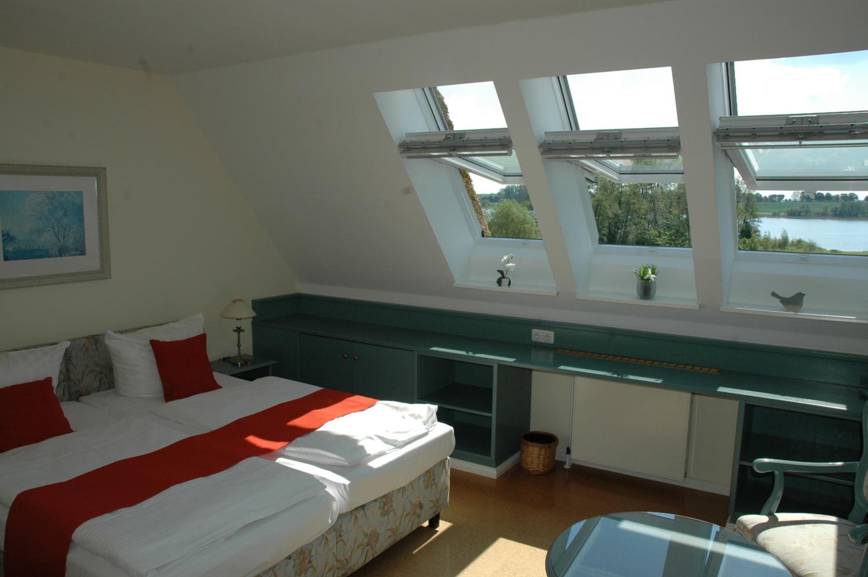 Standard Double Room with Lake View photo 1