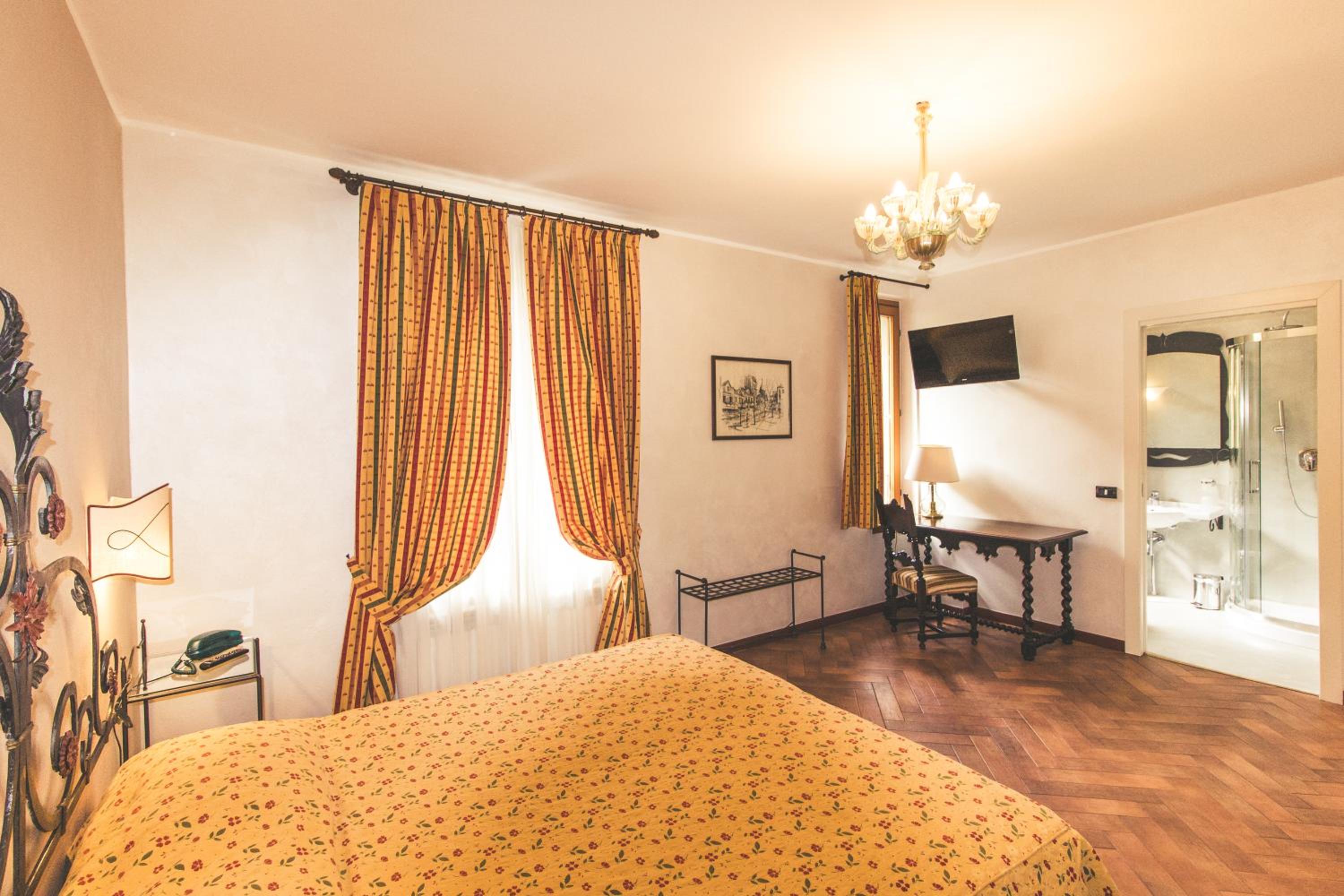 Double or Twin Room photo 2