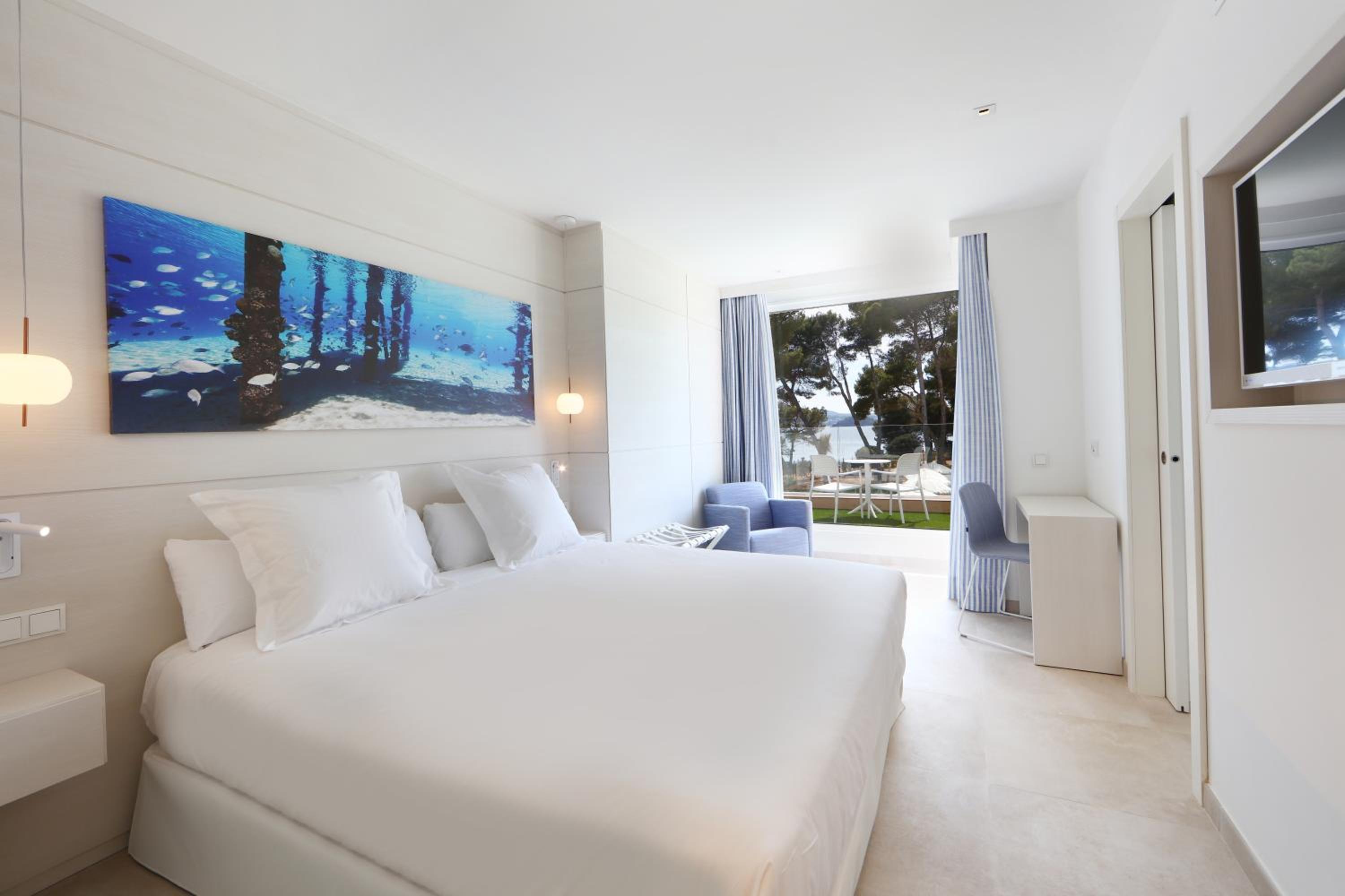 Double or Twin Room with Sea View - Photo 1