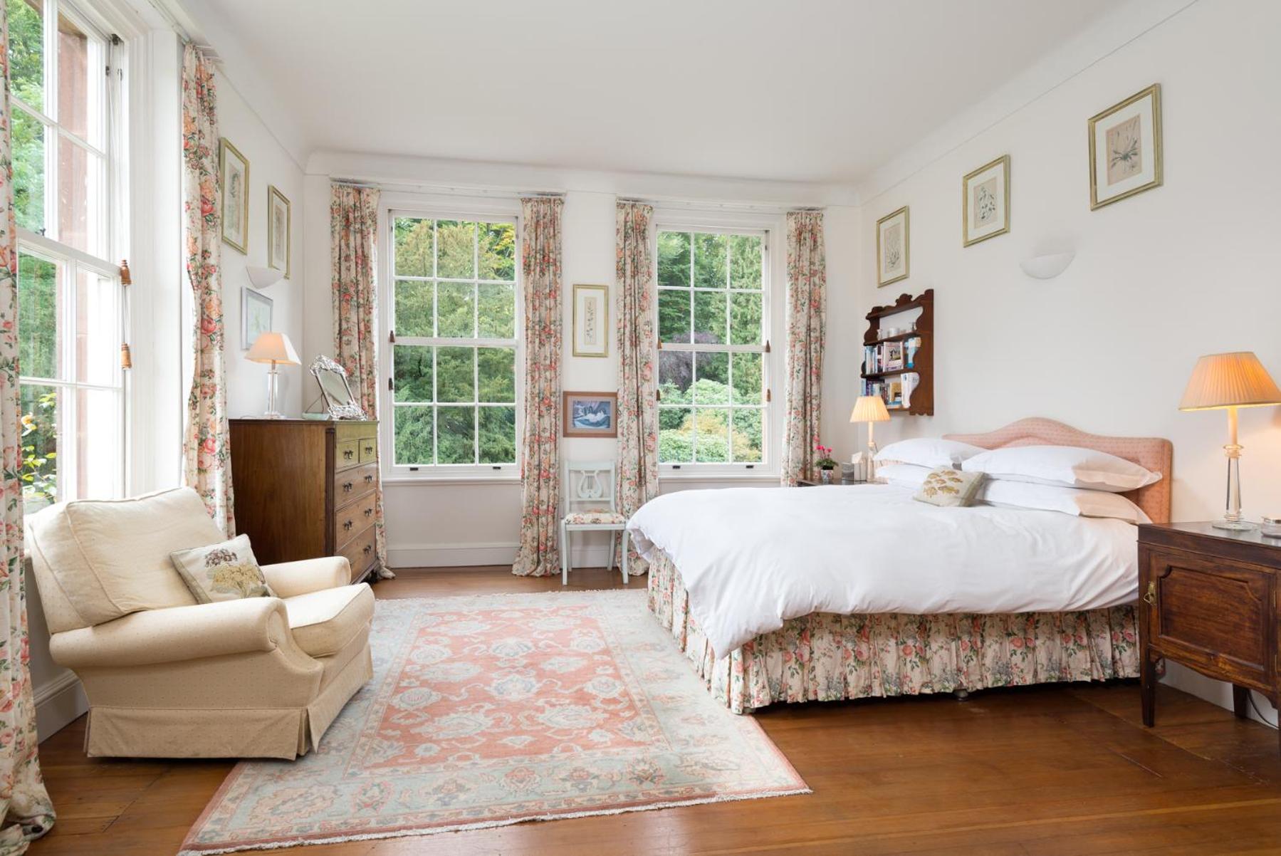 Deluxe Double Room with Bath - Photo 1