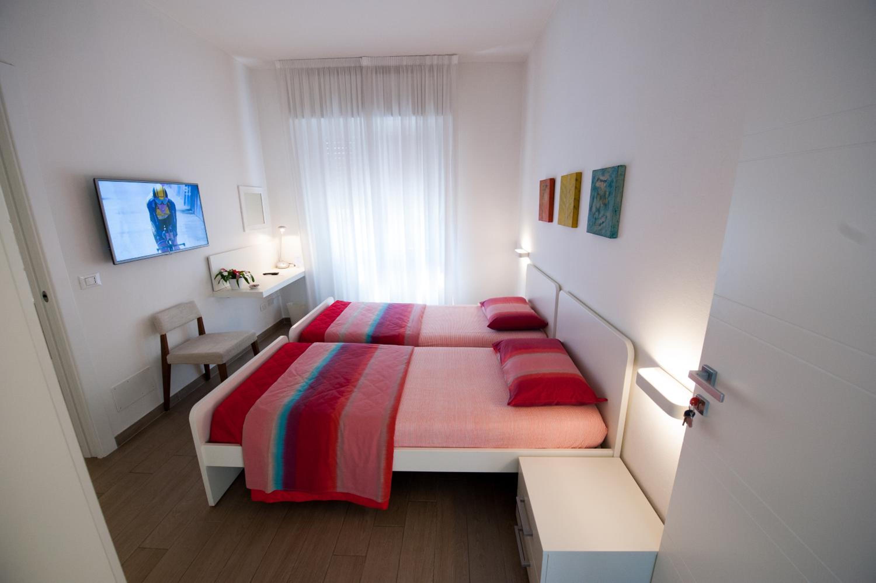 Twin Room with Private Bathroom - Photo 1