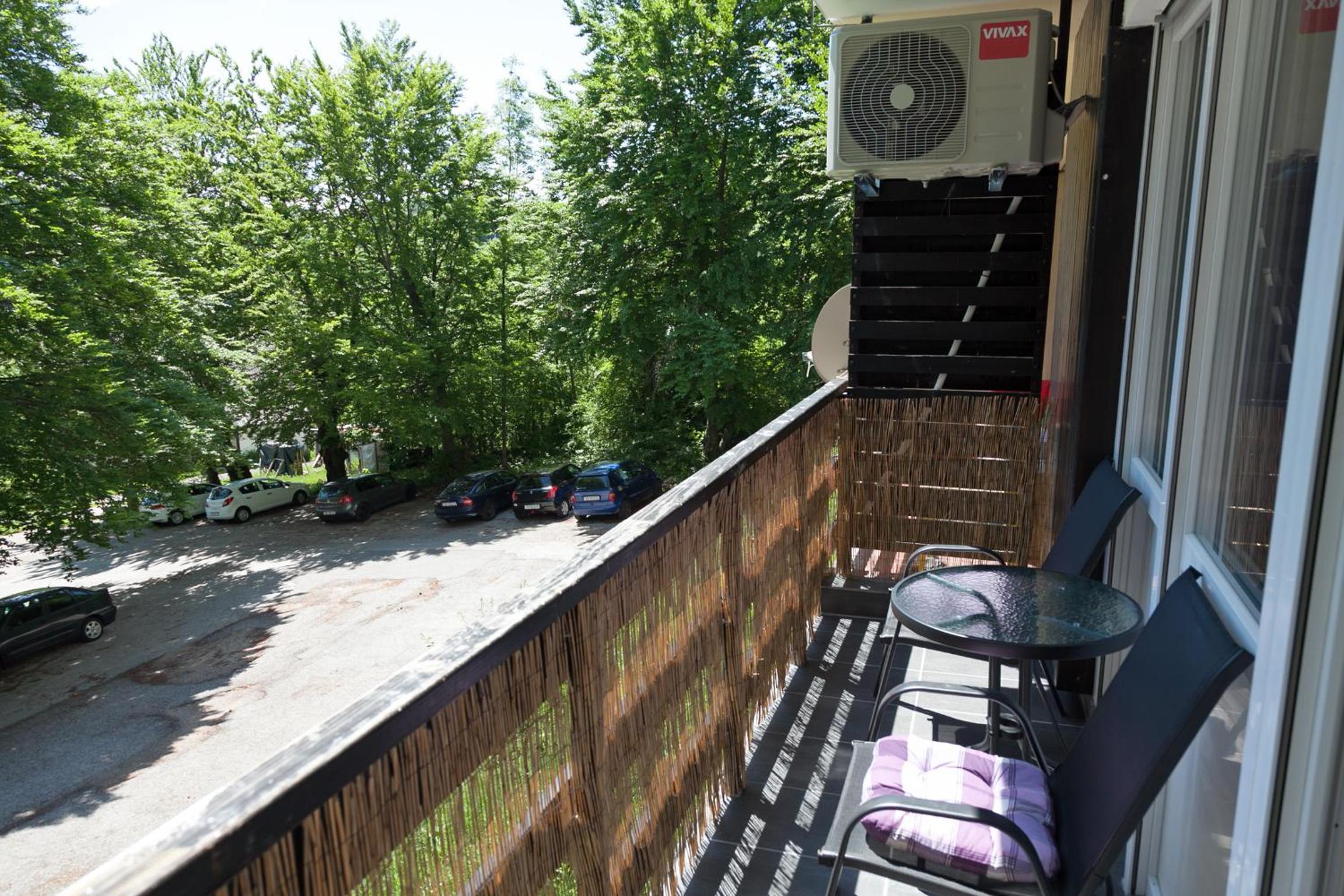 Studio Apartment - Photo 17