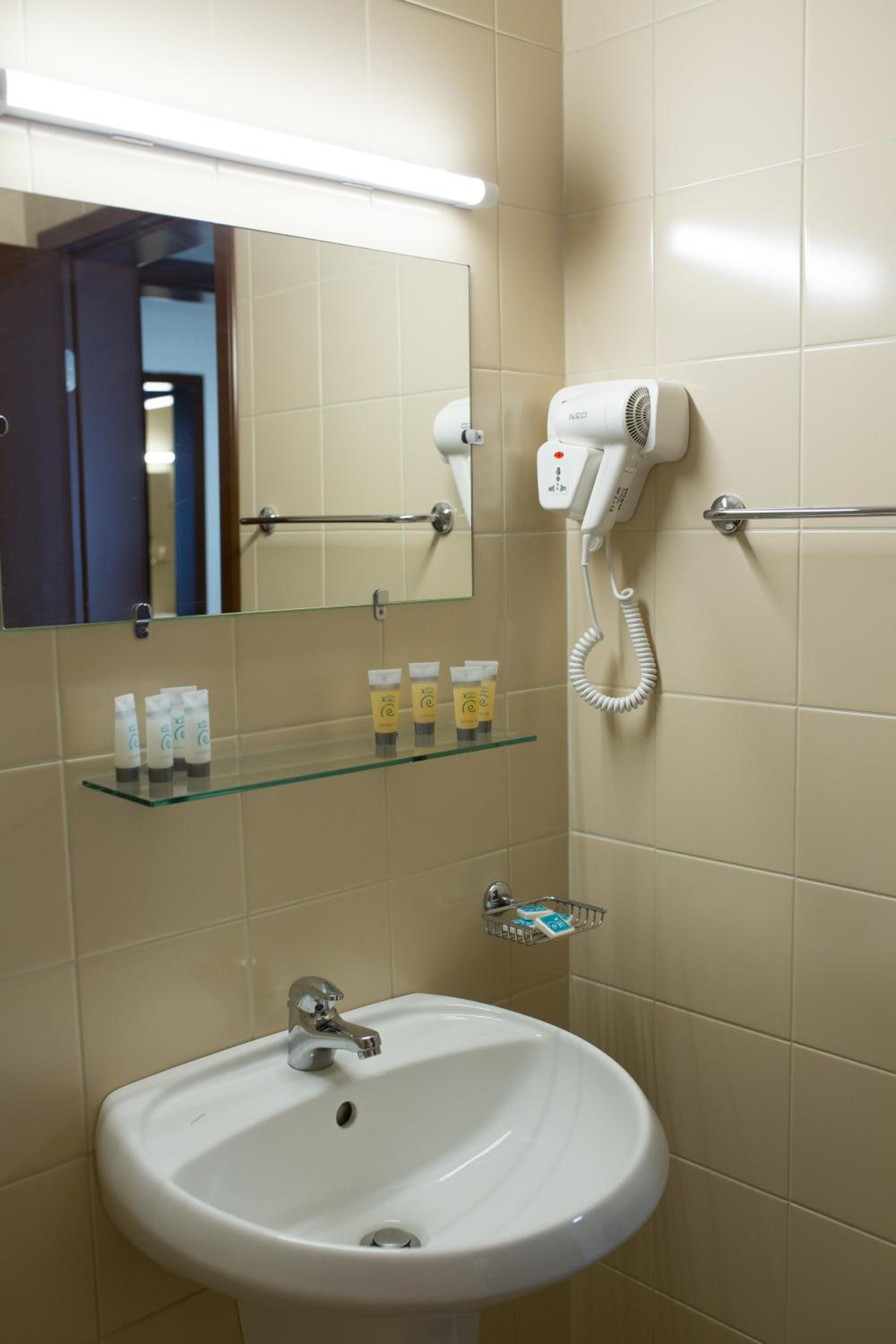 Superior Double Room with Sea View - Photo 8
