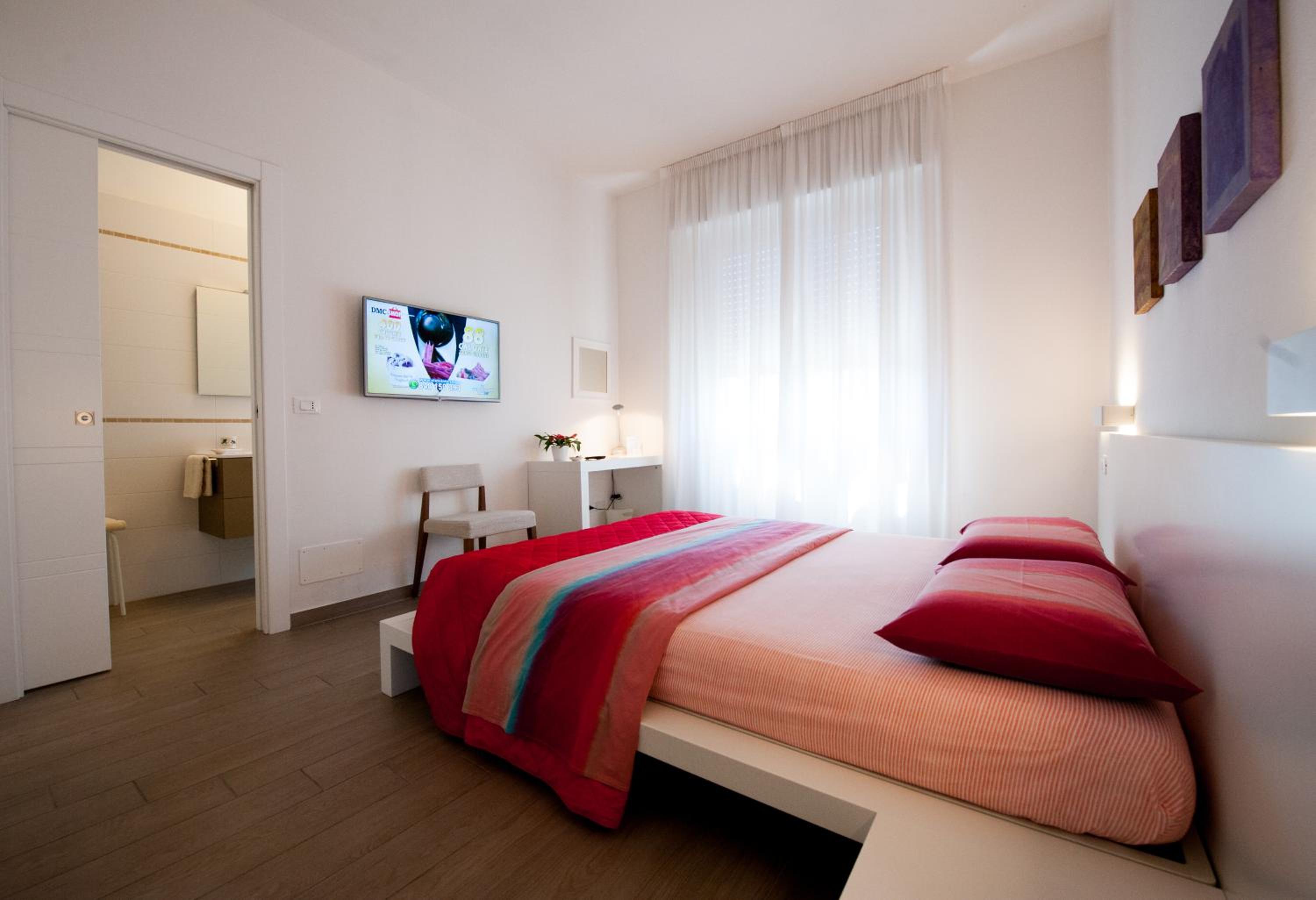 Double Room with Private Bathroom - Photo 4