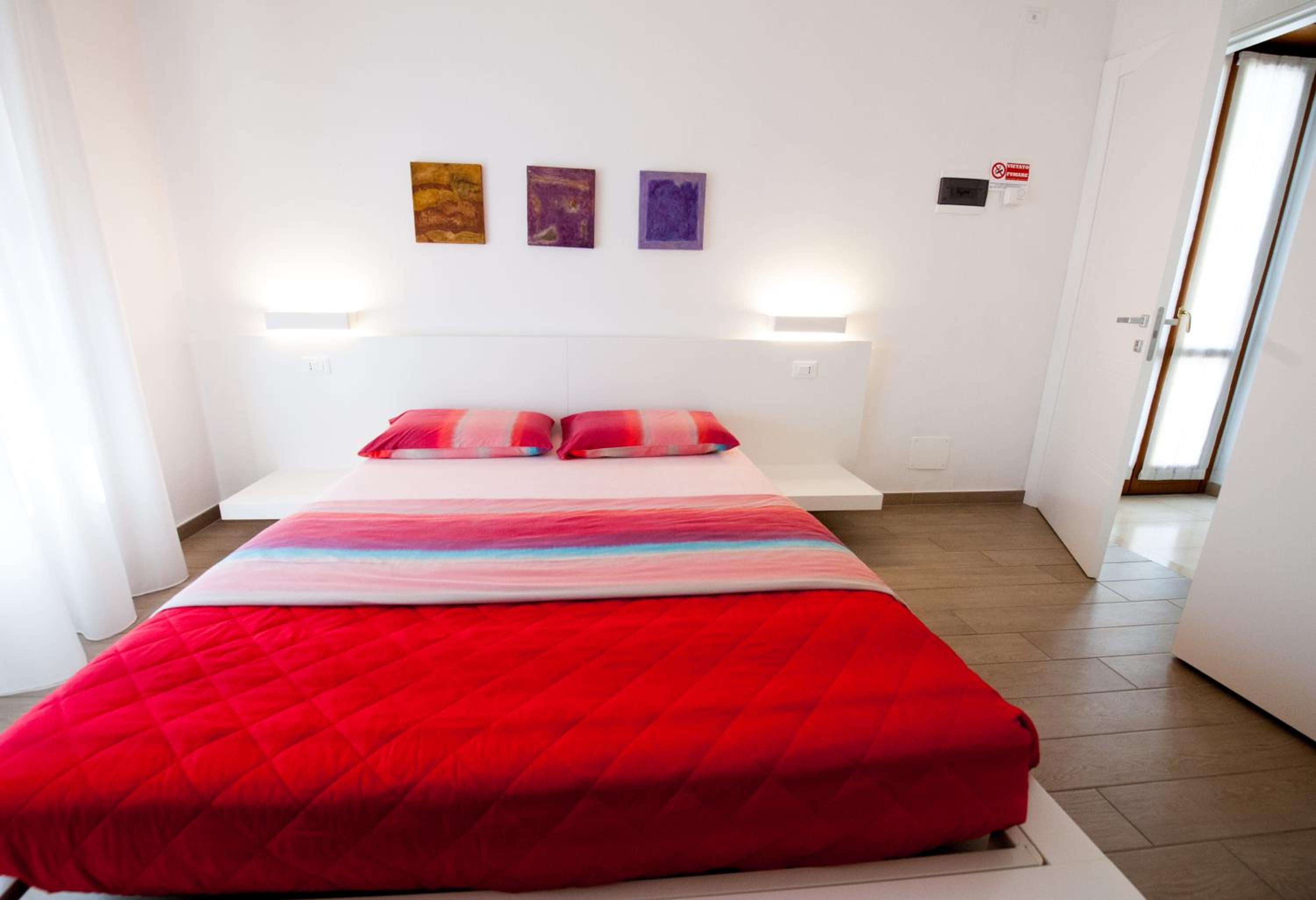 Double Room with Private Bathroom - Photo 3
