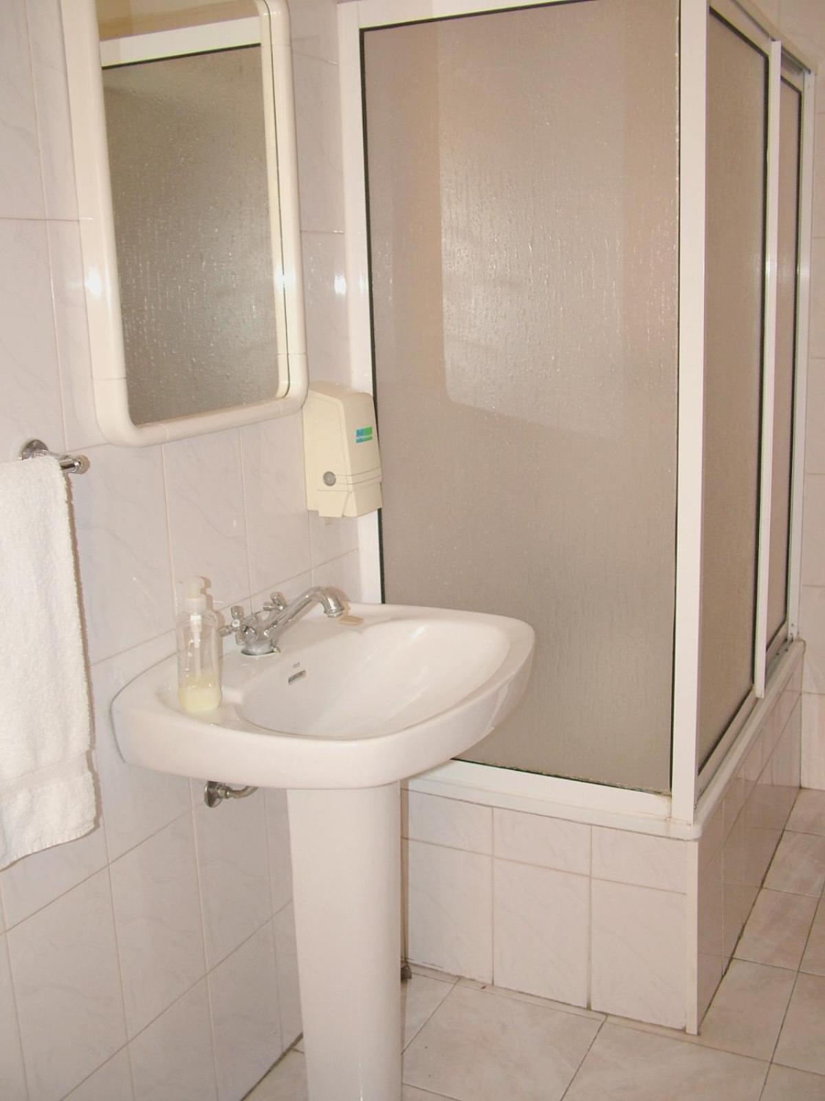 Single Room with Shared Bathroom photo 2