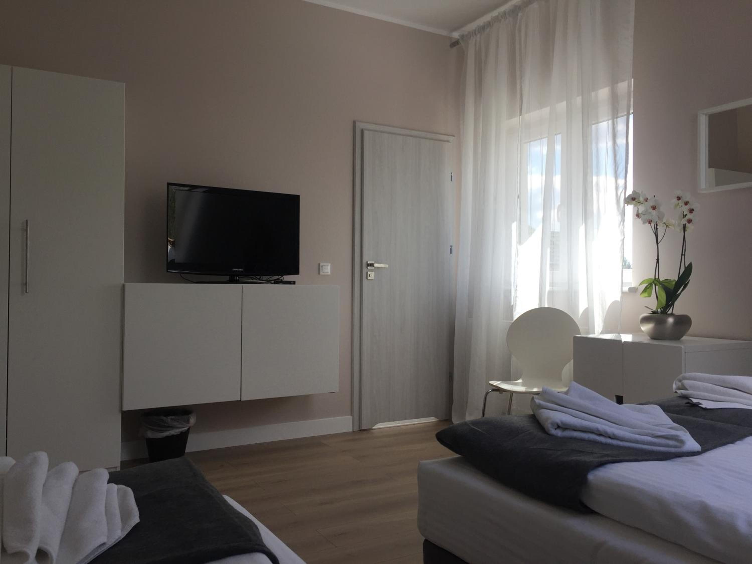 Triple Room with Bathroom - Photo 5