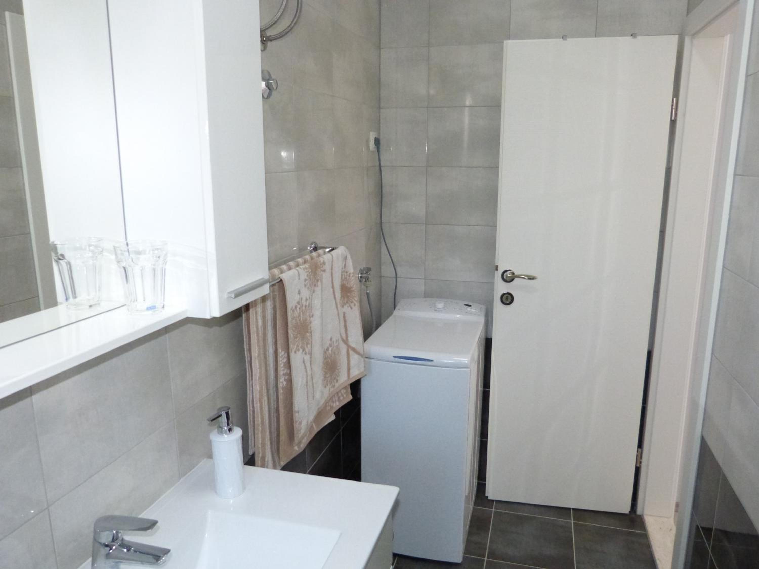 One-Bedroom Apartment - Photo 8
