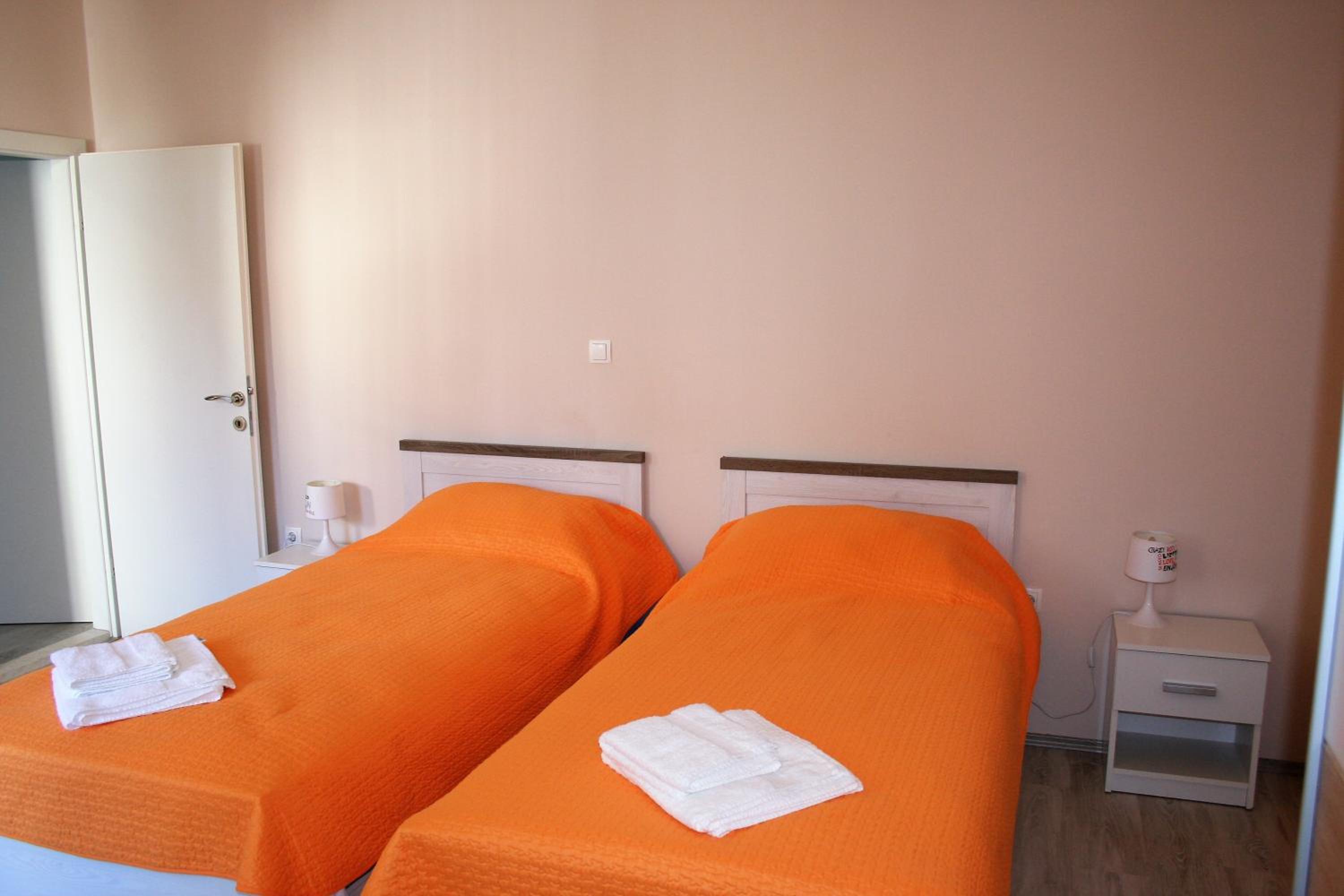 One-Bedroom Apartment - Photo 2