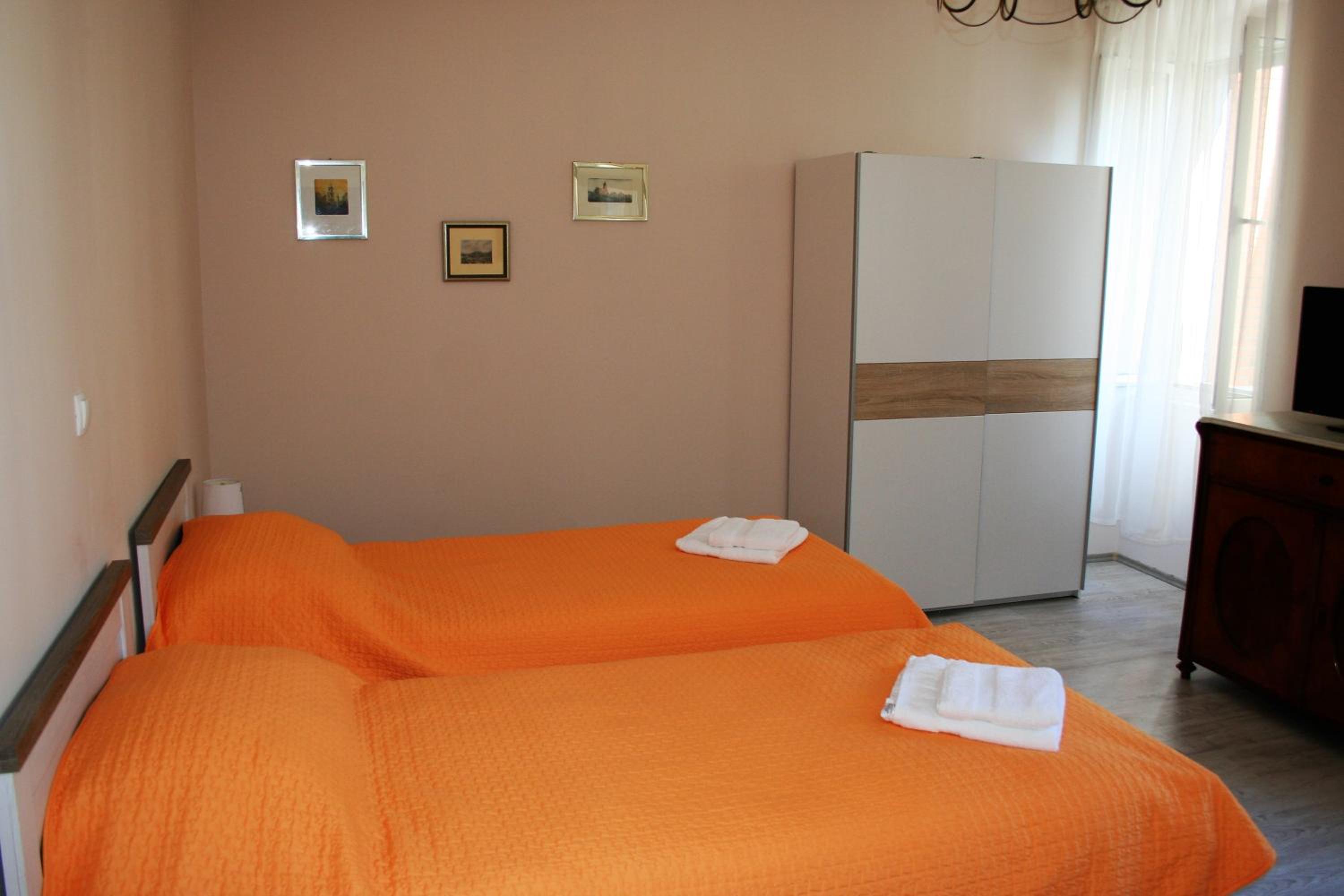 One-Bedroom Apartment - Photo 11