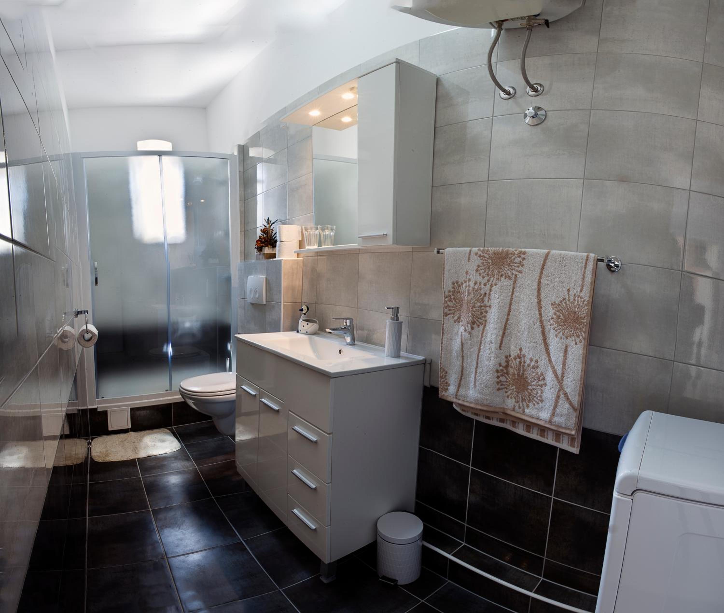 One-Bedroom Apartment - Photo 17