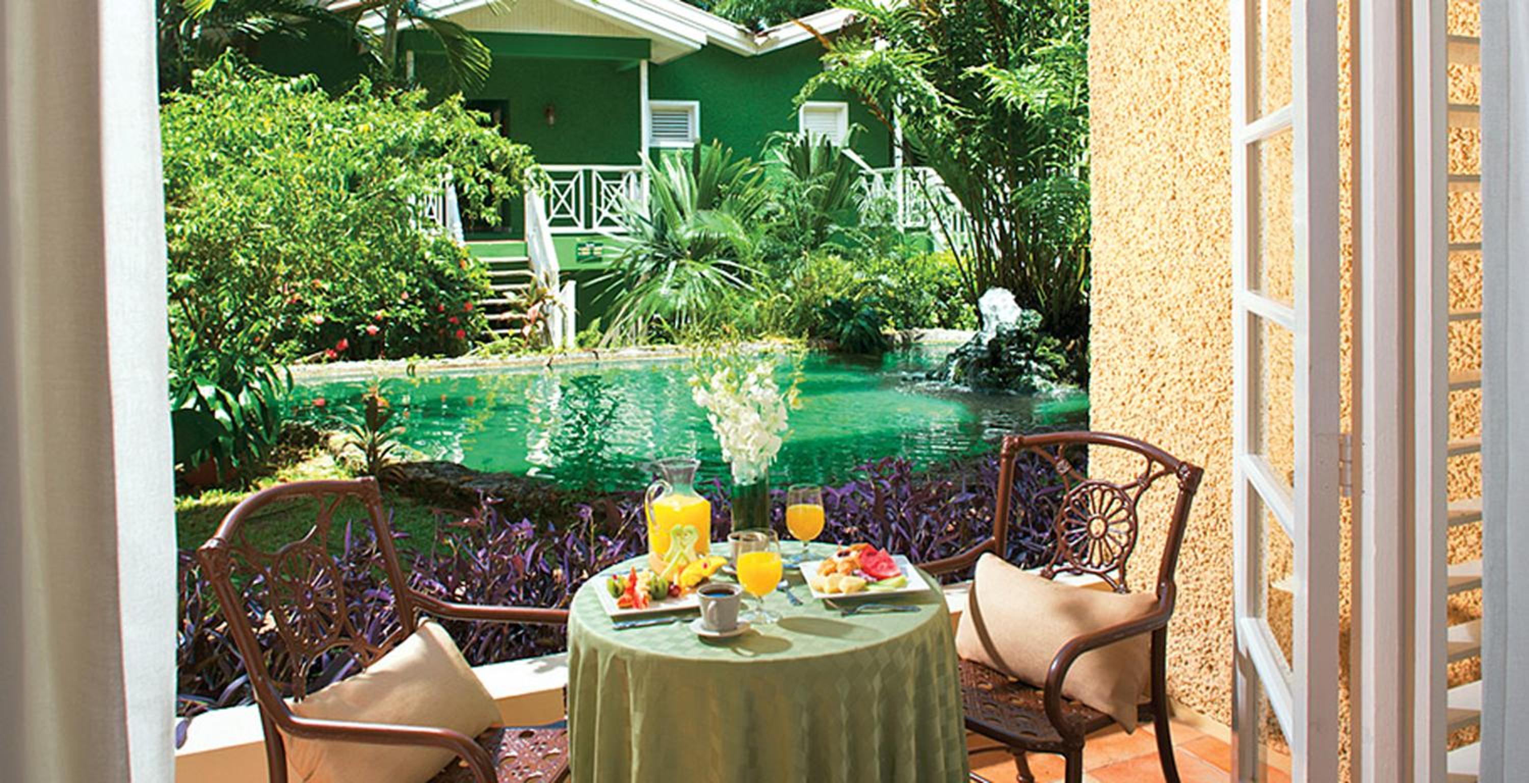 Honeymoon Hideaway Luxury Club Level Garden Cottage