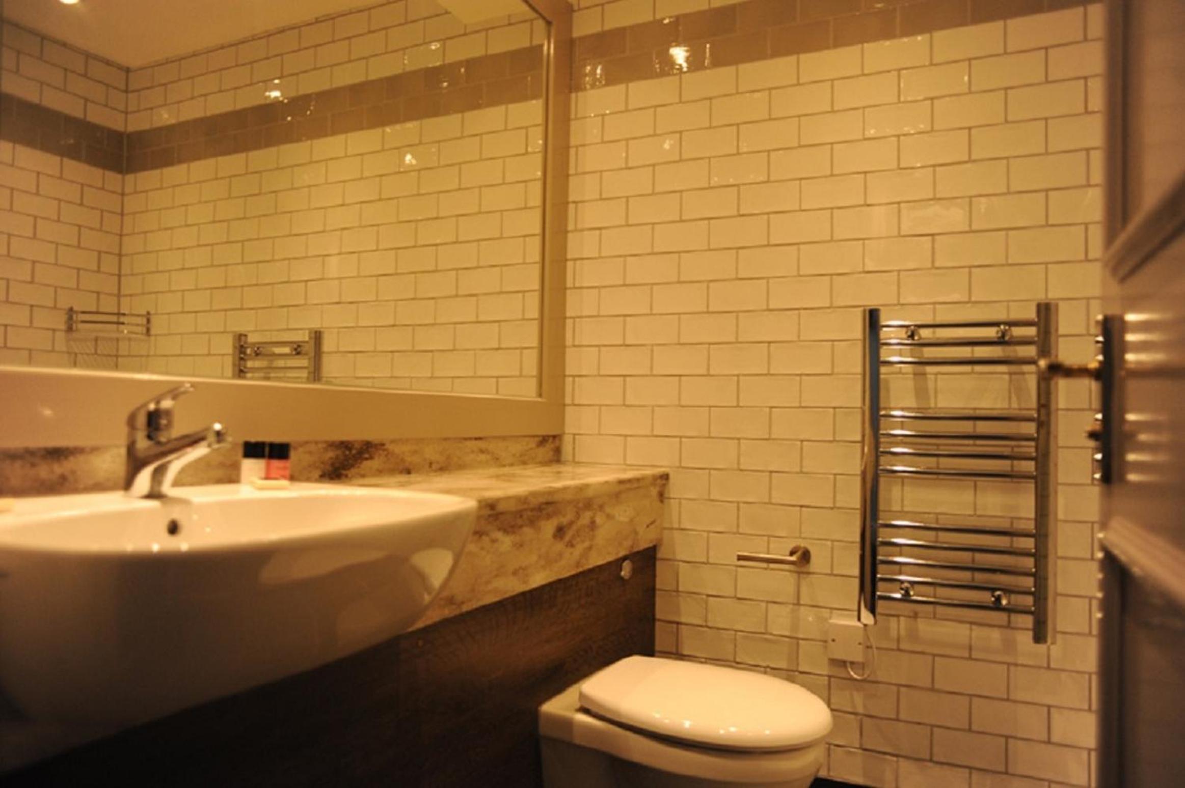 Large Double or Twin Room - Photo 3