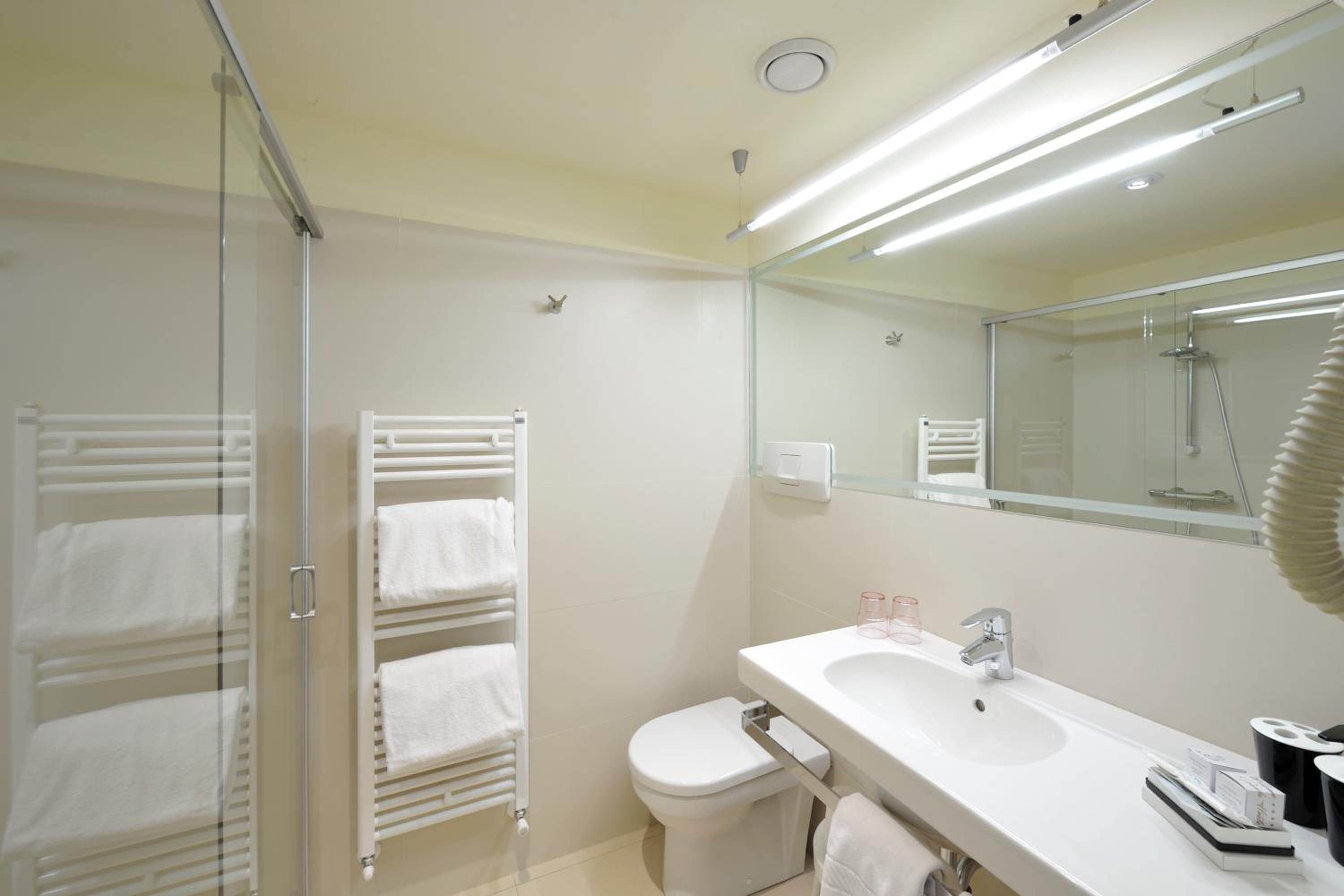 Suite - Photo 3