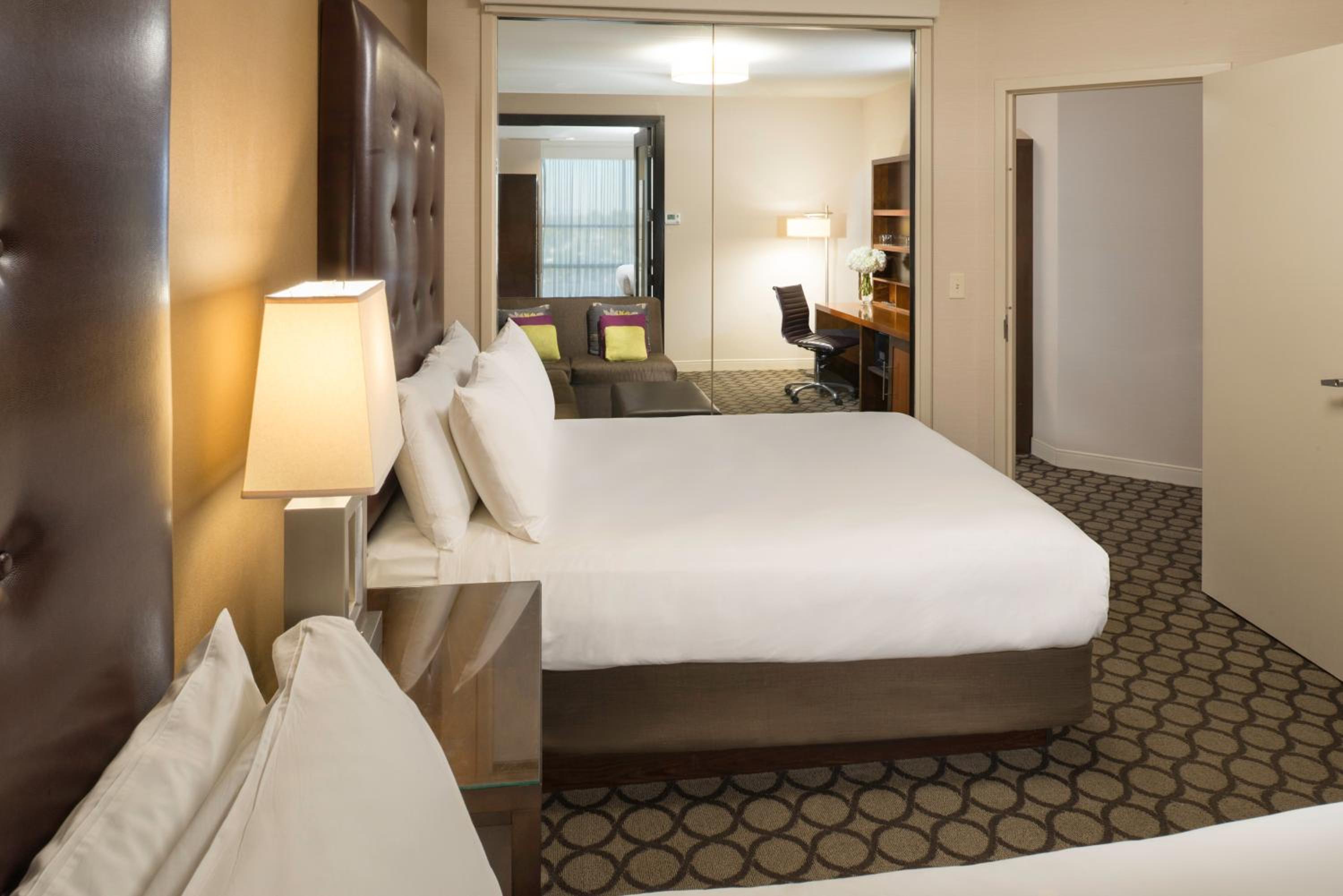 Two-Bedroom King Suite - Photo 4