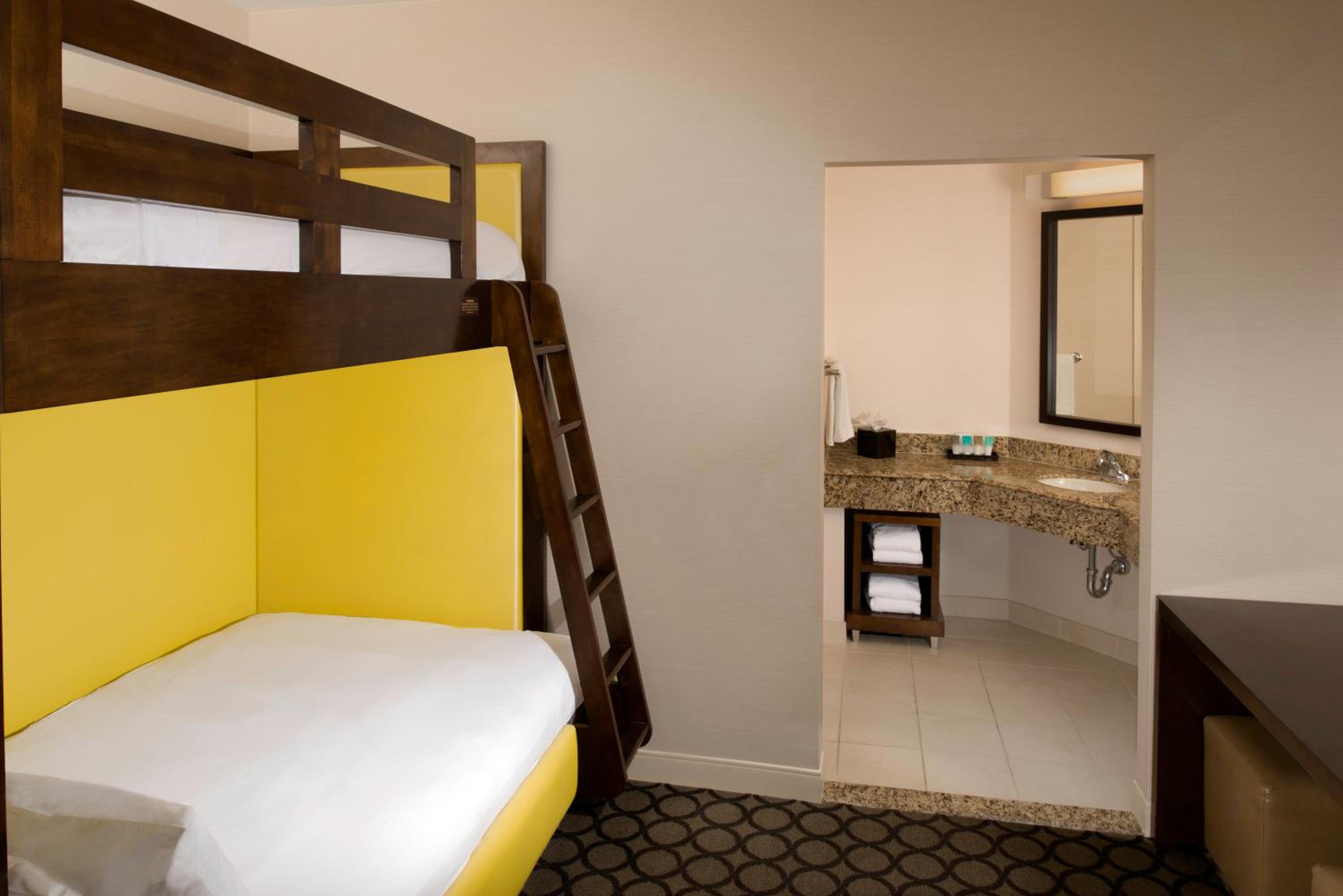 VIP Family Suite - Photo 4