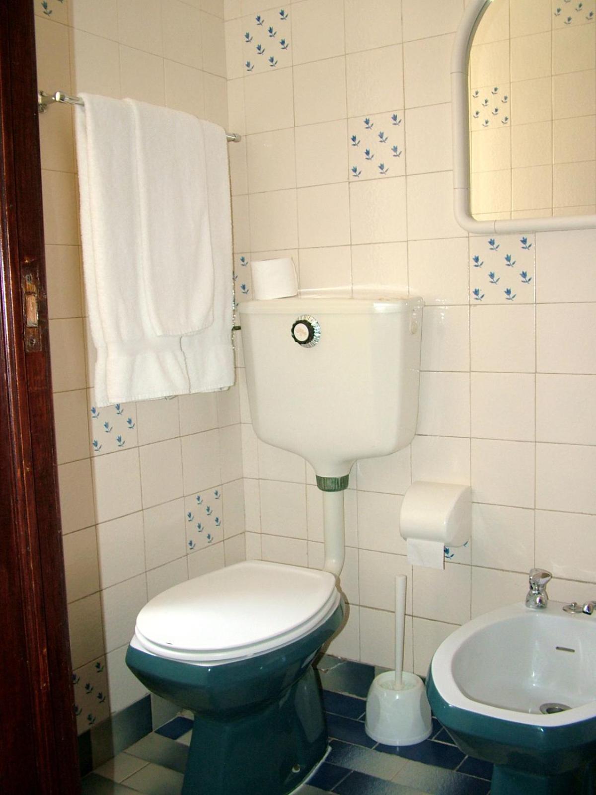 Double or Twin Room - Photo 6