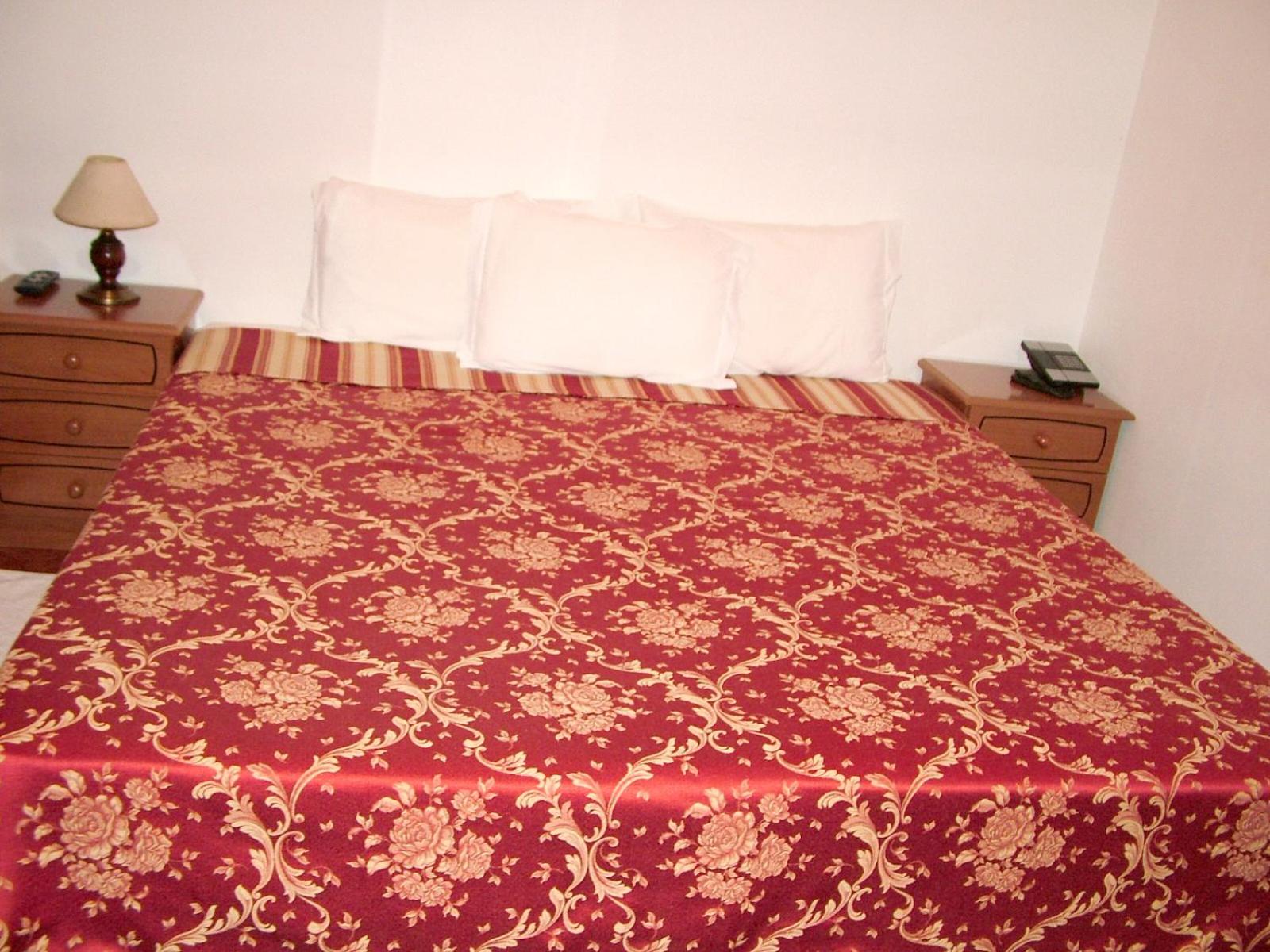 Double or Twin Room - Photo 5