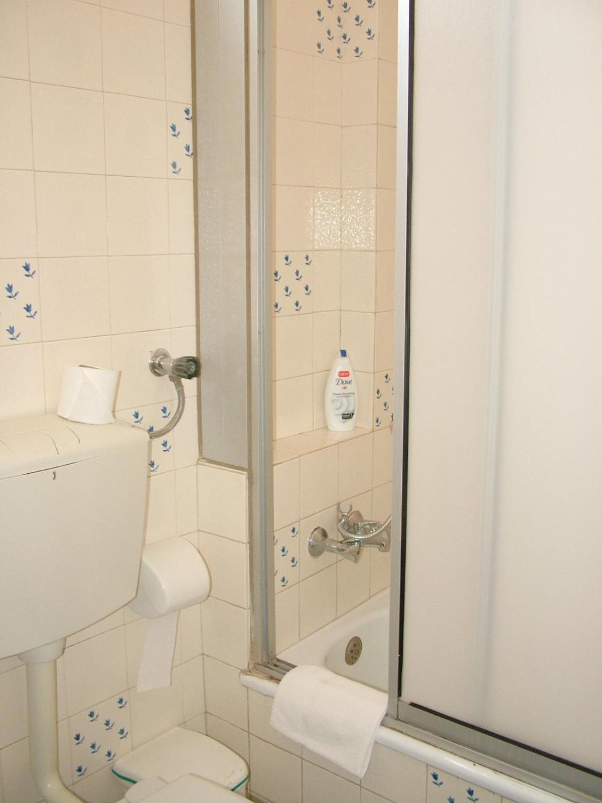 Double or Twin Room - Photo 14