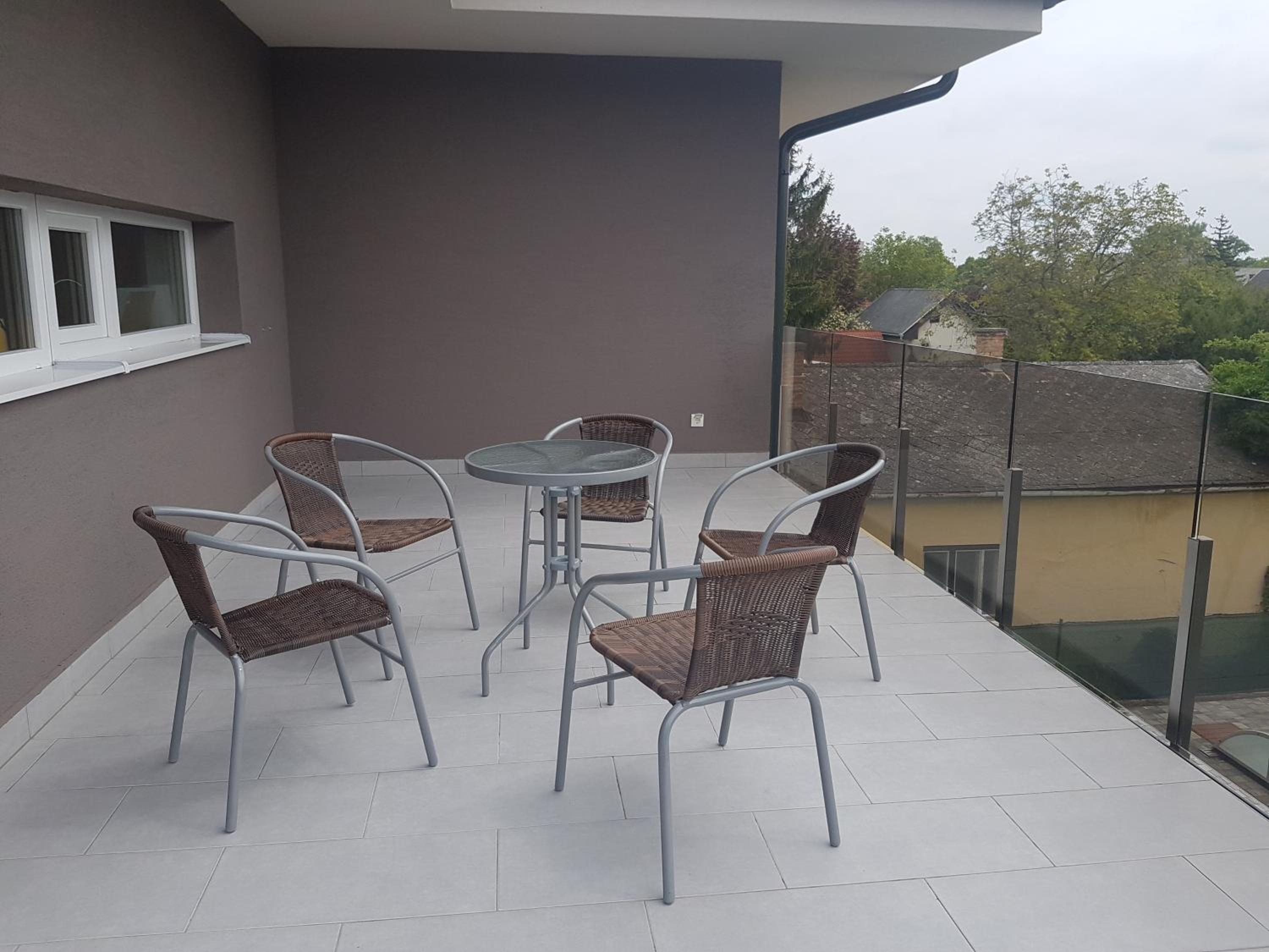 Apartment with Pool View  - Photo 9