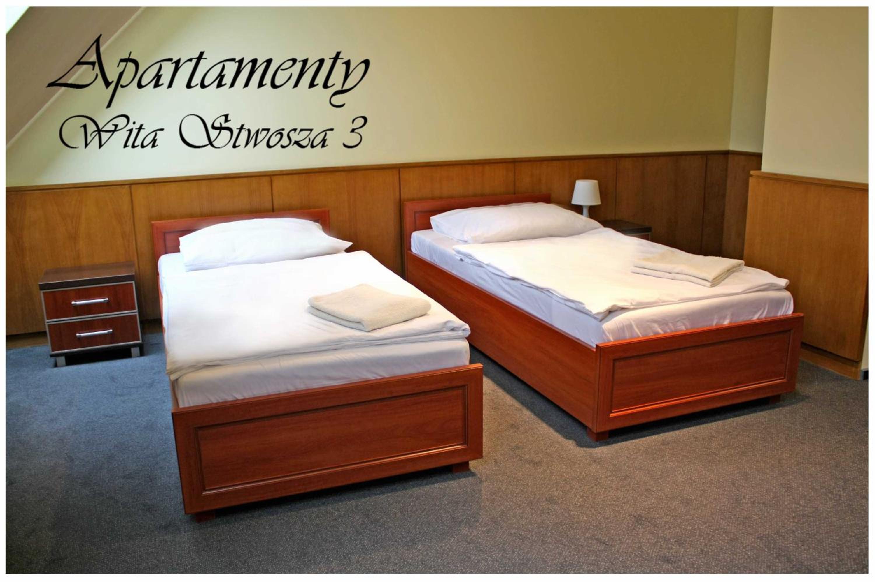 Large Twin Room with Bathroom - Photo 11
