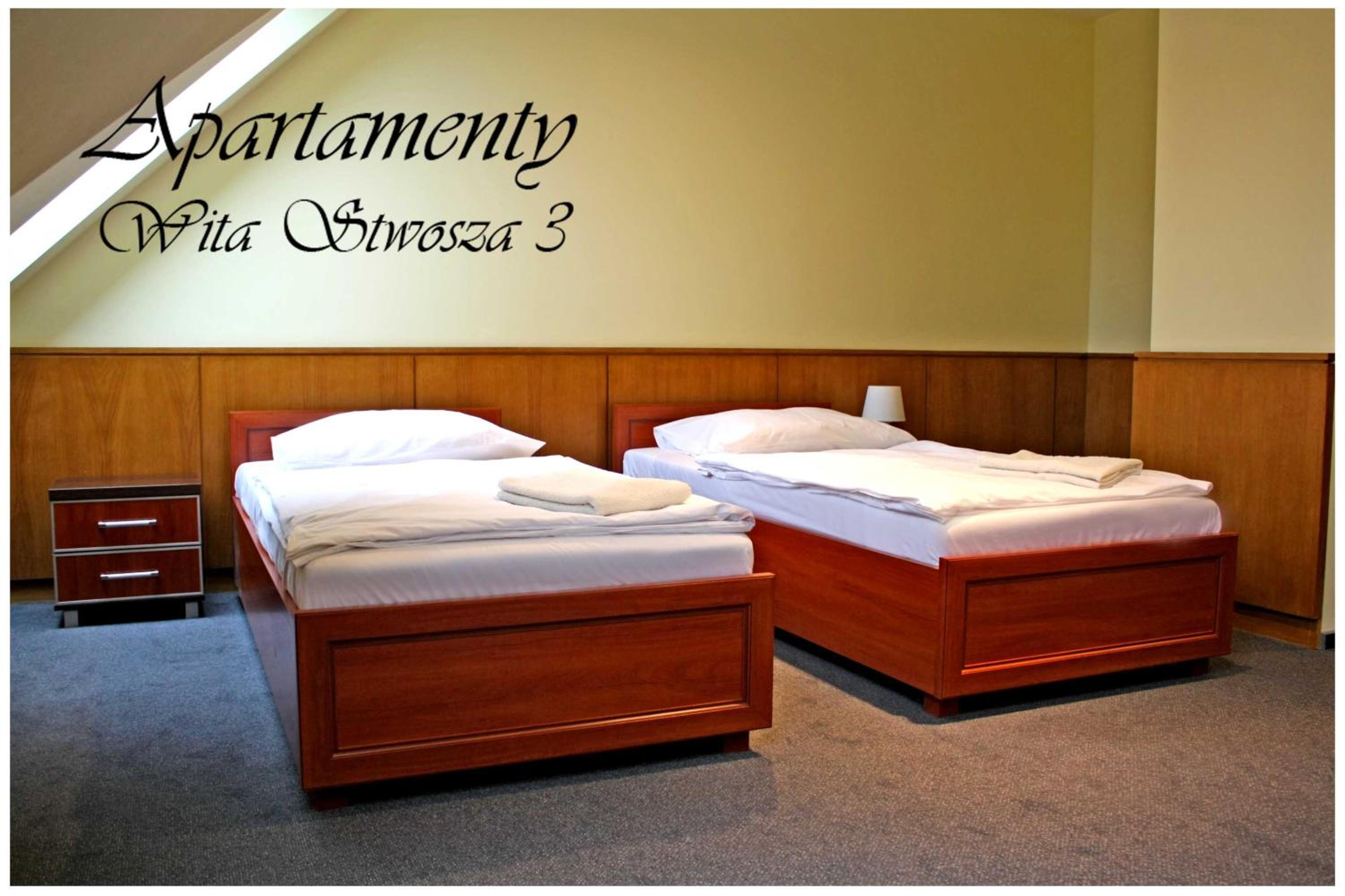 Large Twin Room with Bathroom - Photo 10