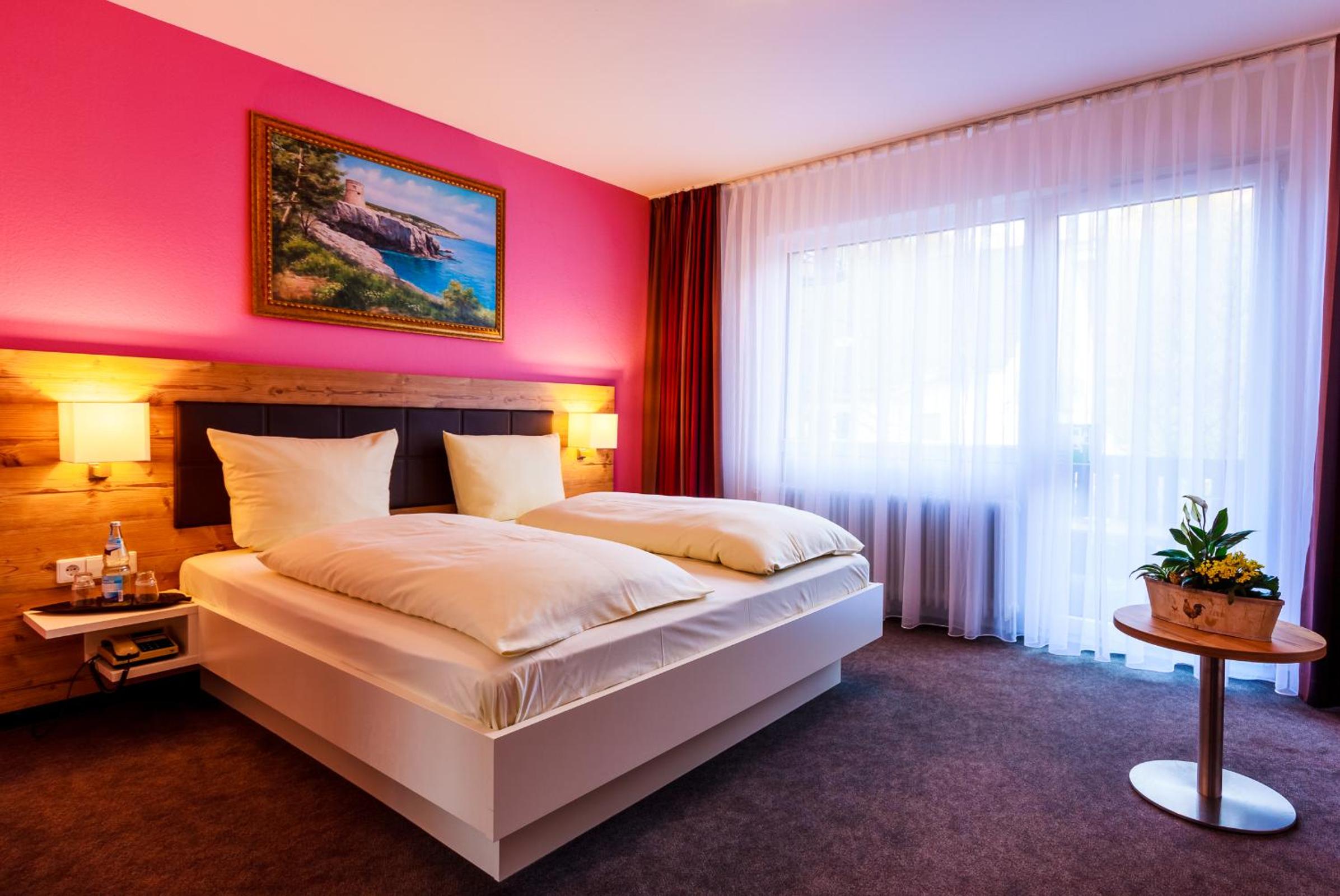 Standard Double Room - Photo 13