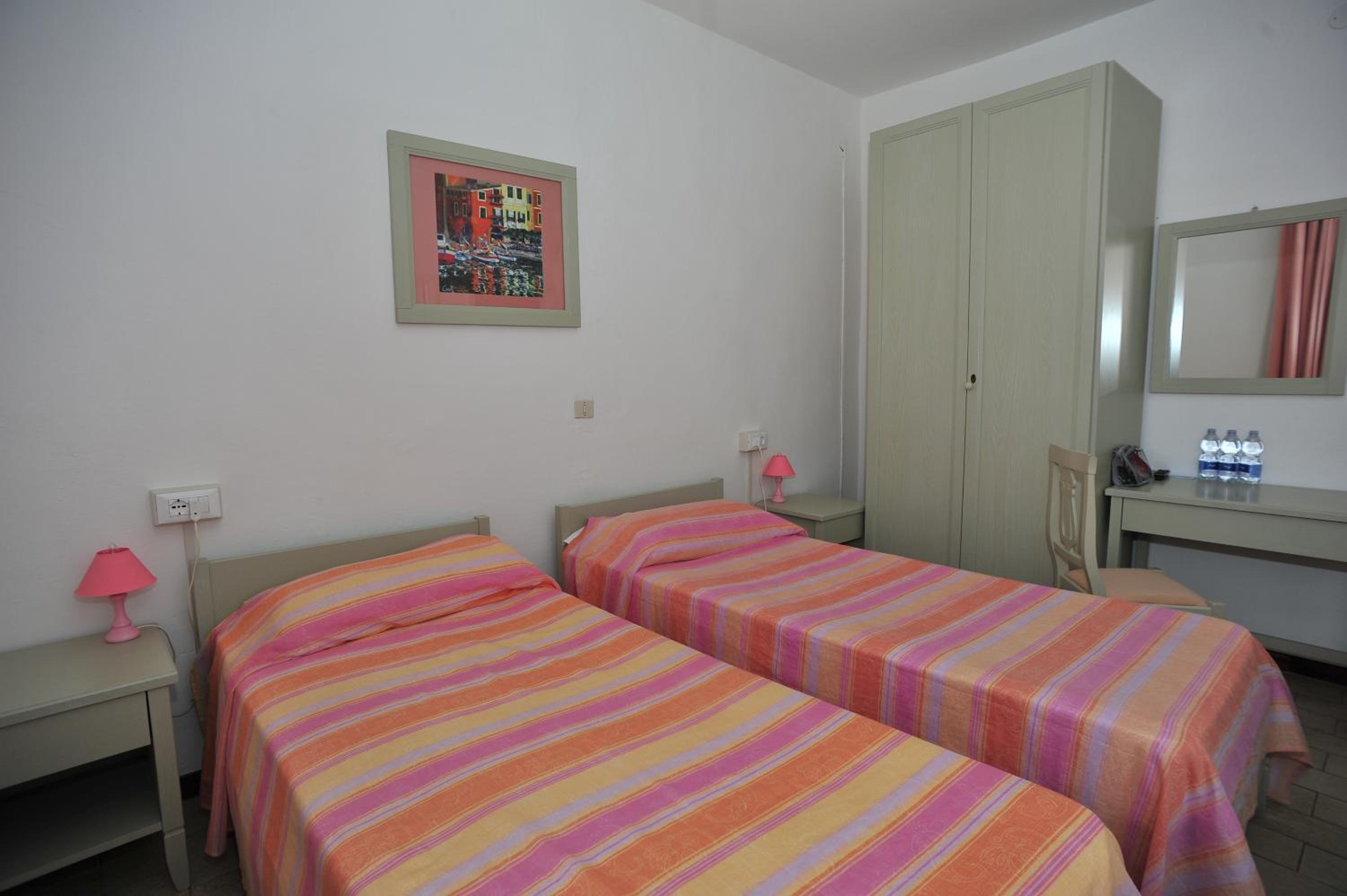 Twin Room - Photo 6