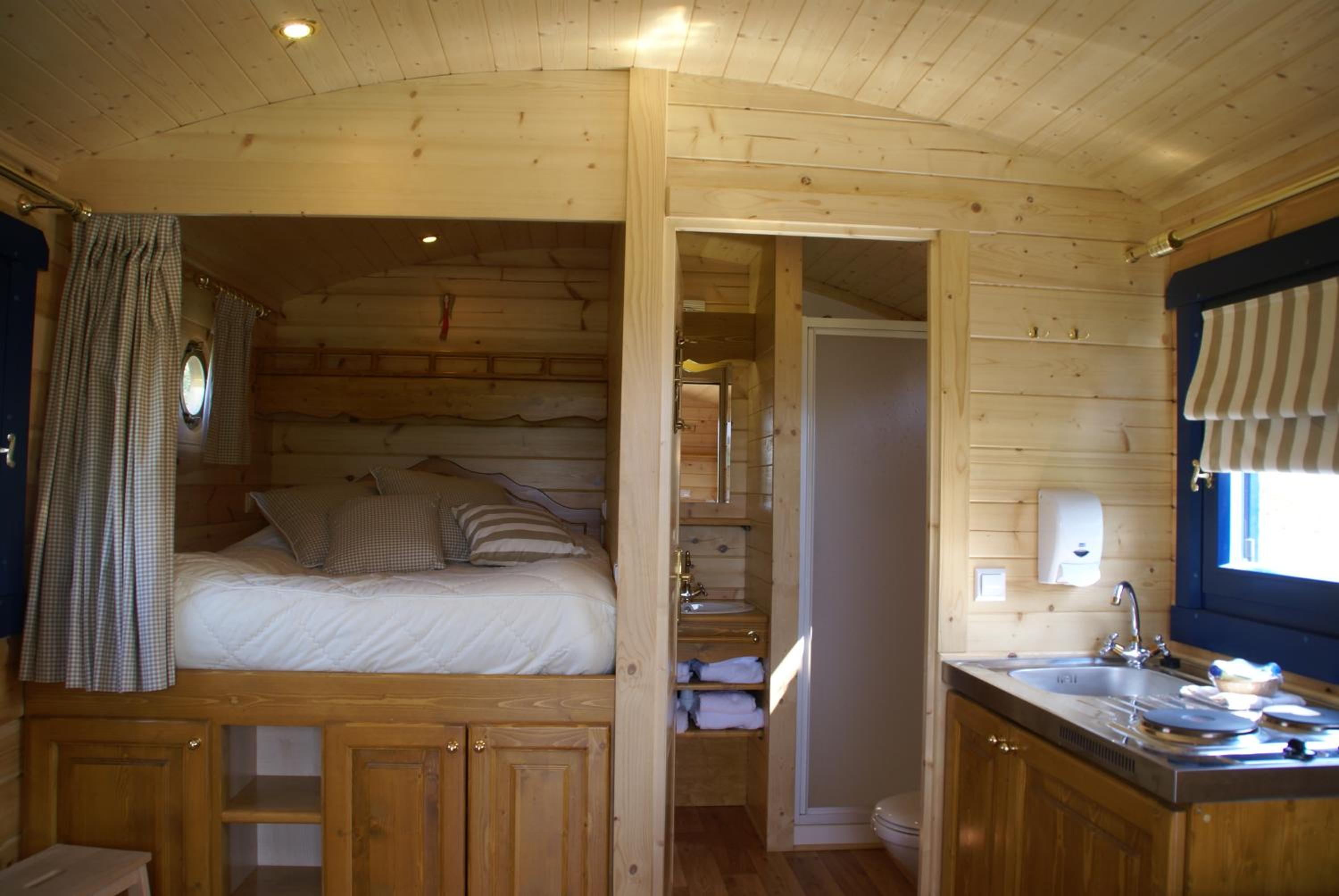Wooden Caravan (4 Adults)  photo 3