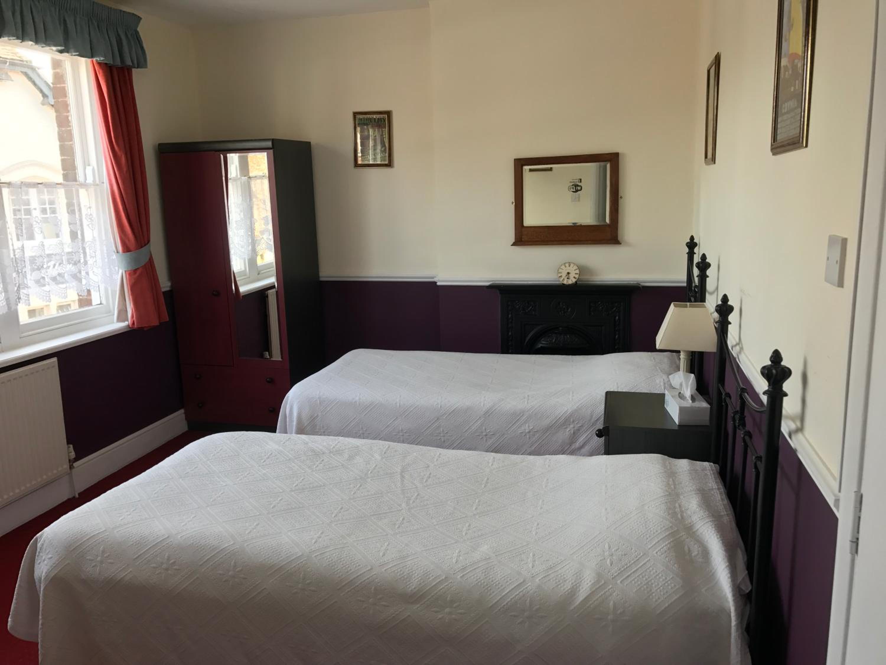 Twin Room - Photo 1