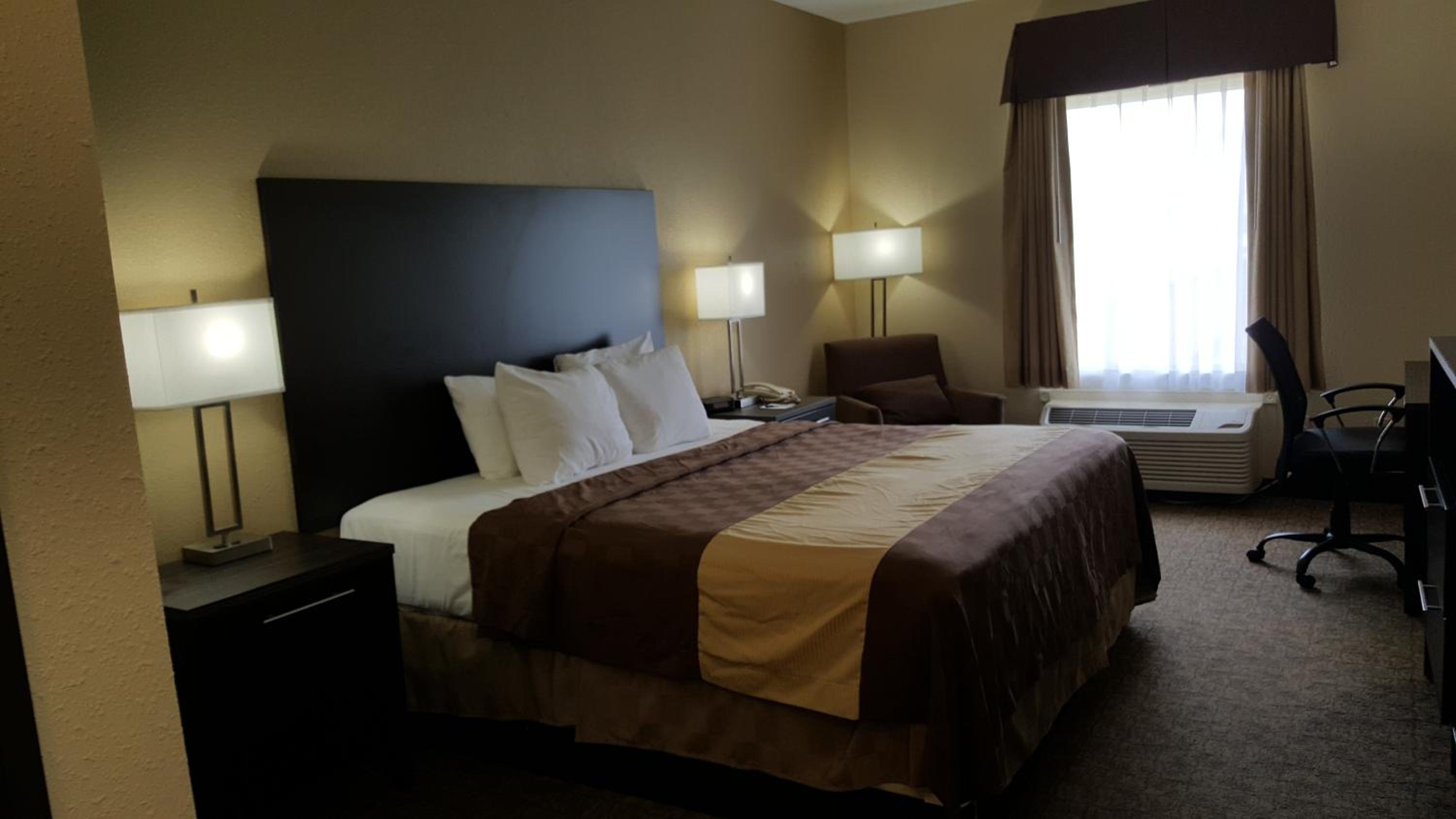 King Room - Non-Smoking - Photo 13